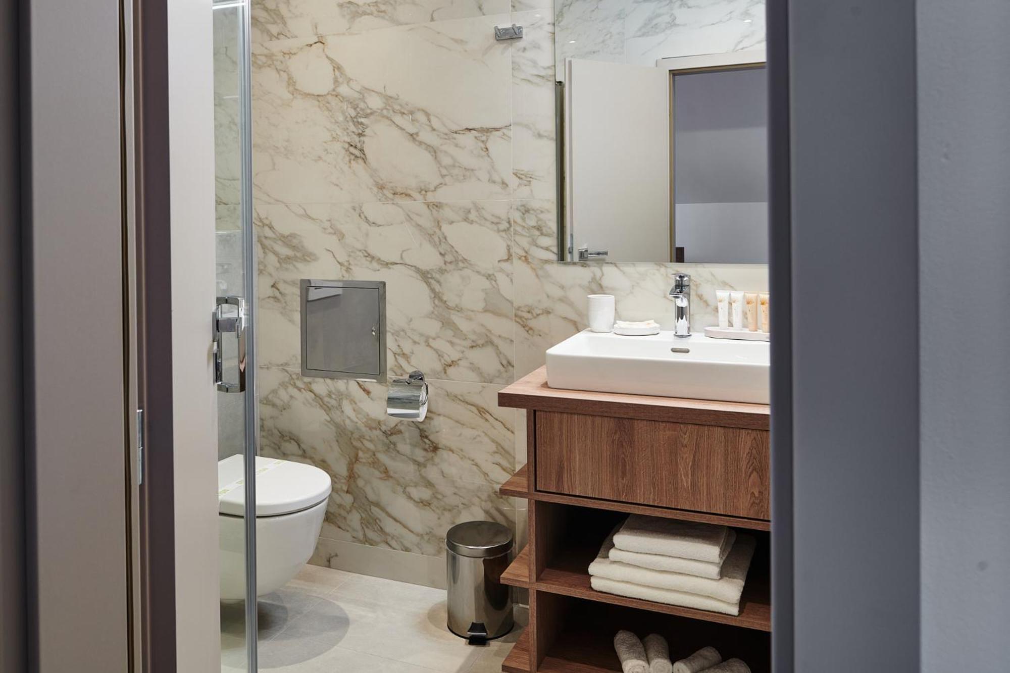 Deluxe Suite - Photo 2