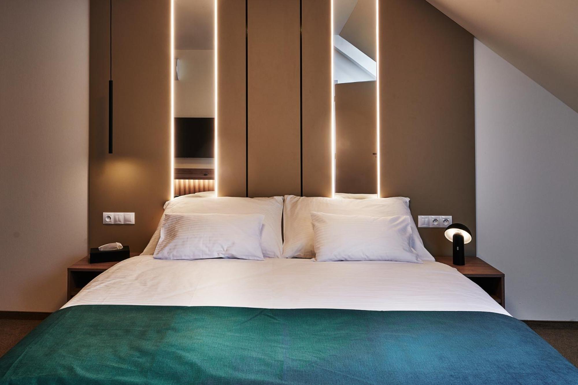 Deluxe Suite - Photo 8