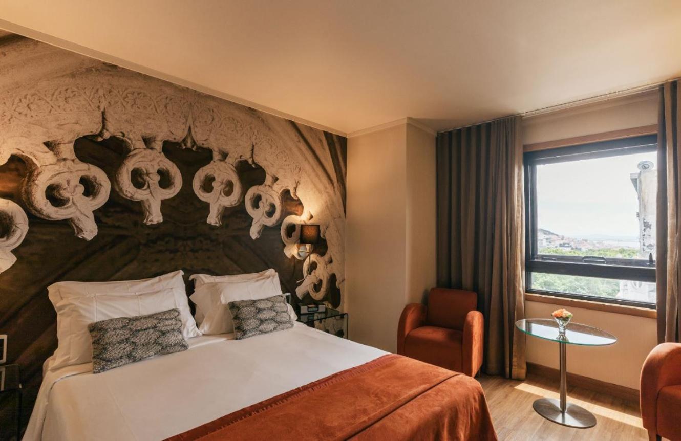 Standard Double or Twin Room - Photo 5
