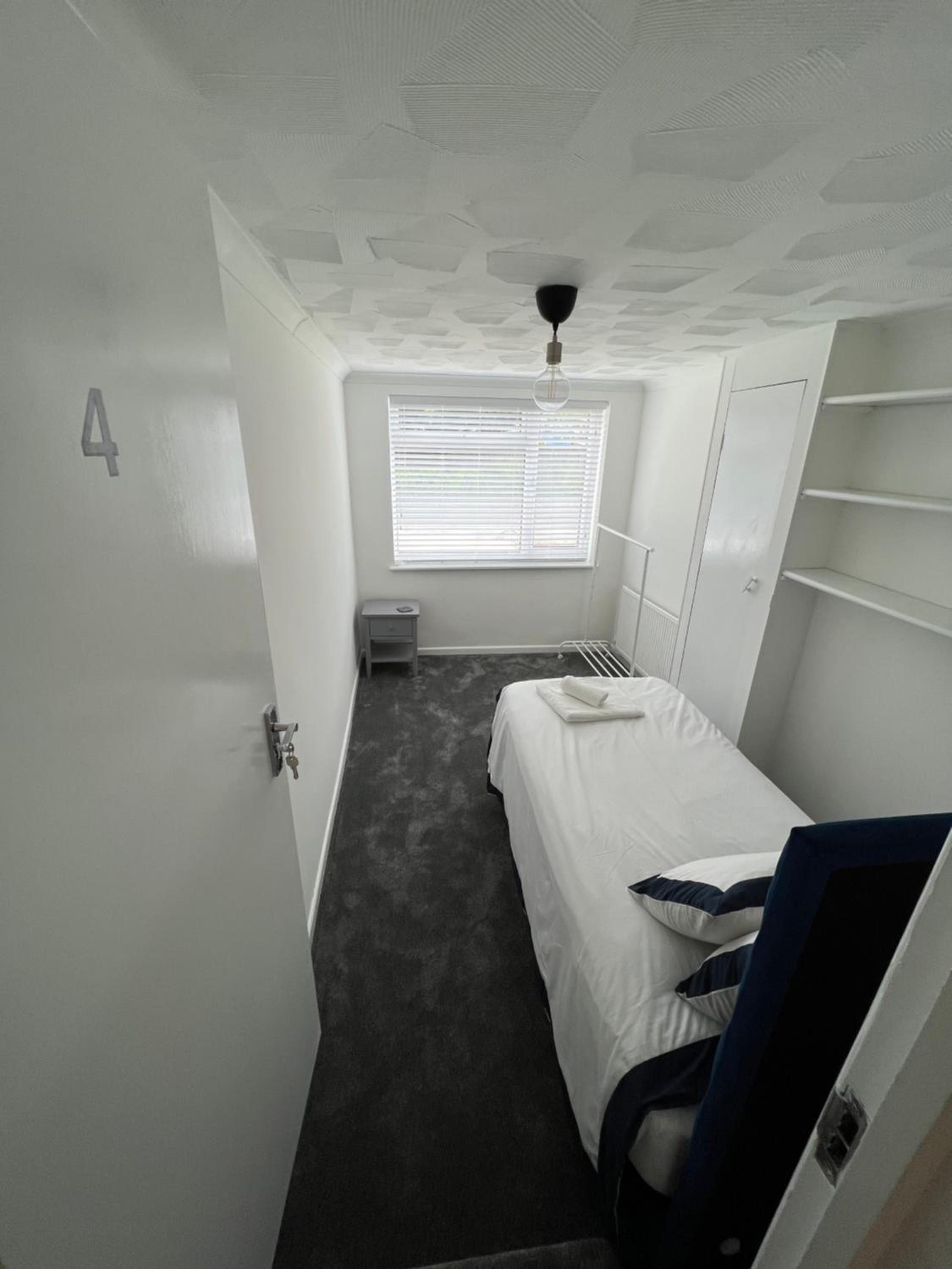 Single Room photo 2