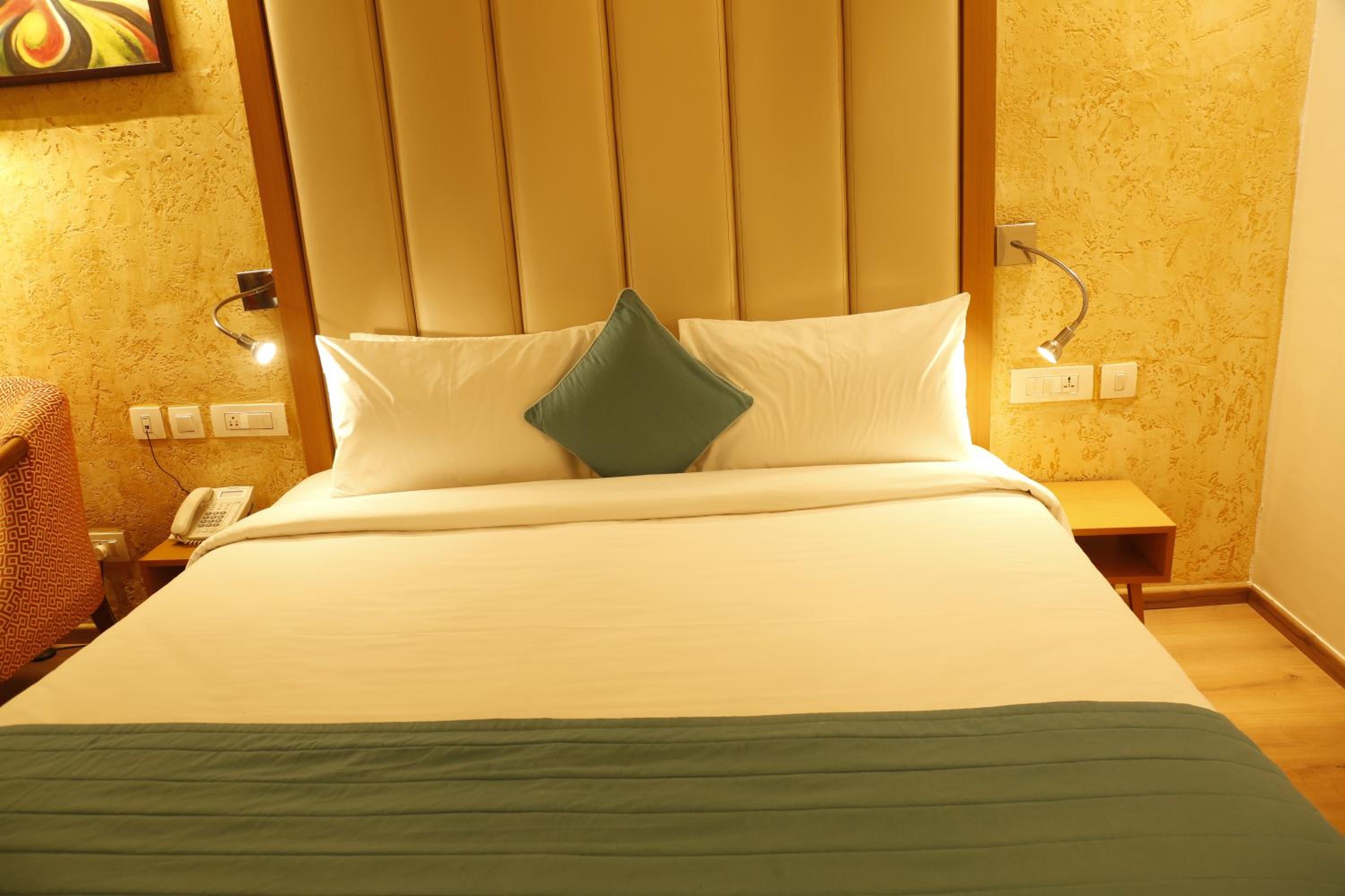 Day Use Room, Stay is valid for 06 Hrs Between 1000 Hrs to 1700 Hrs