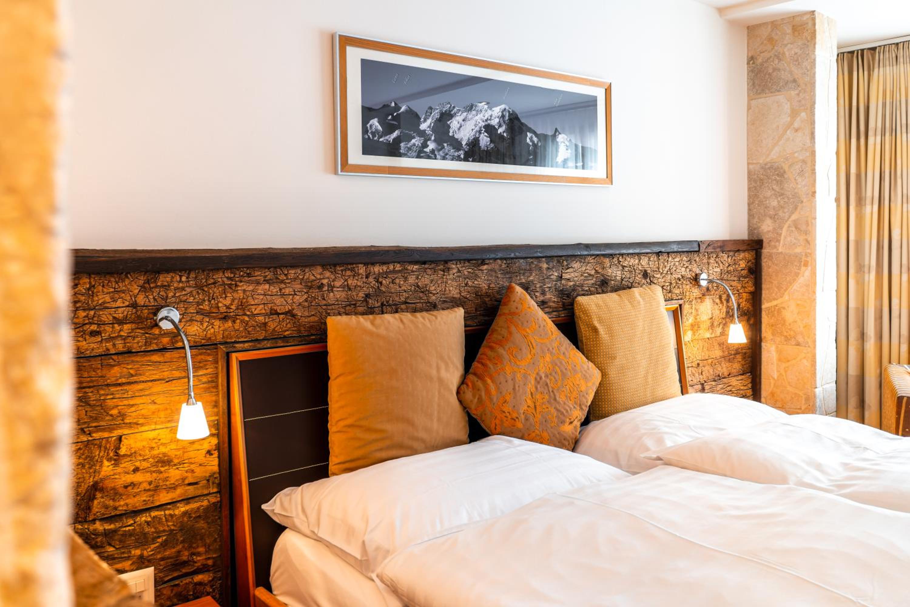Double Room with Balcony - Photo 3
