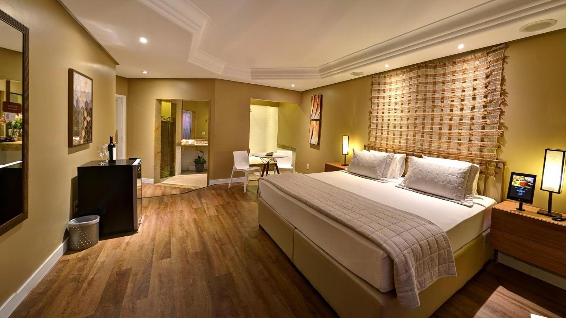 Deluxe Suite with Spa Bath