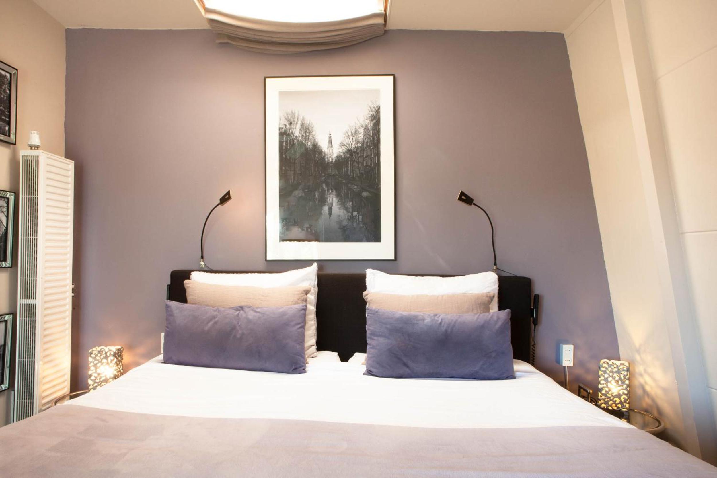 Studio Apartment with Canal View photo 2