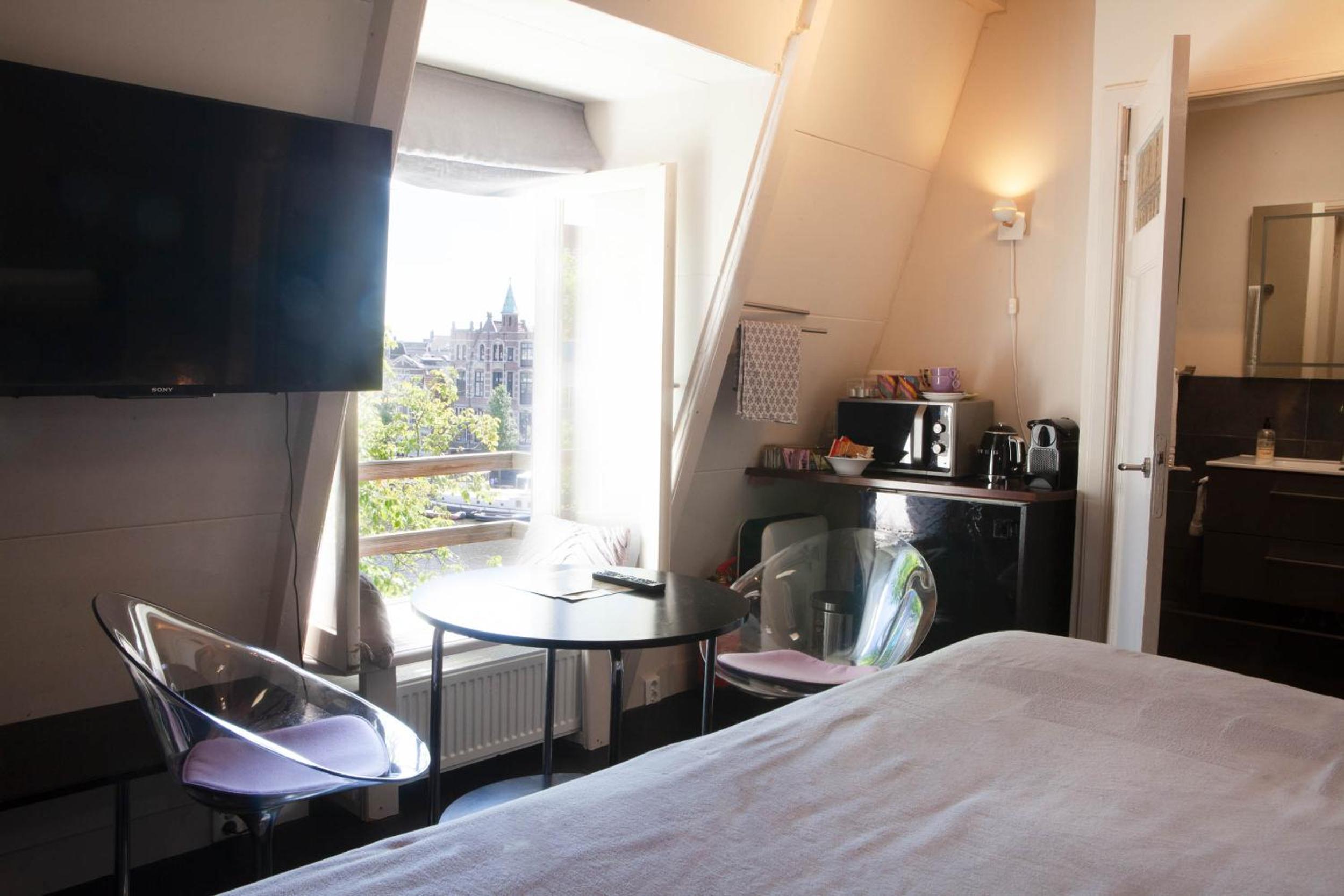 Studio Apartment with Canal View photo 3