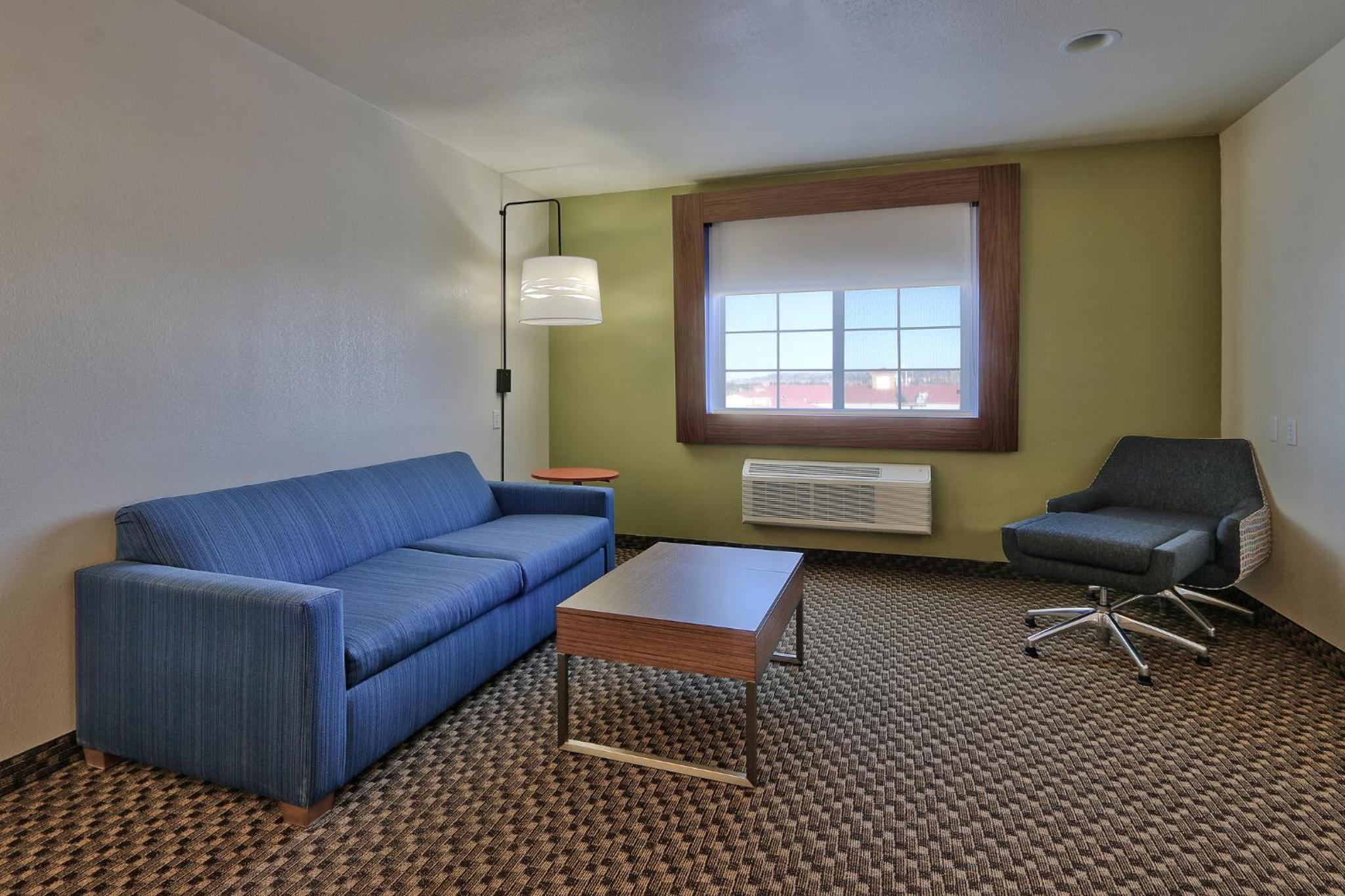 Standard King Room with Sofa Bed - Non-Smoking - Photo 1