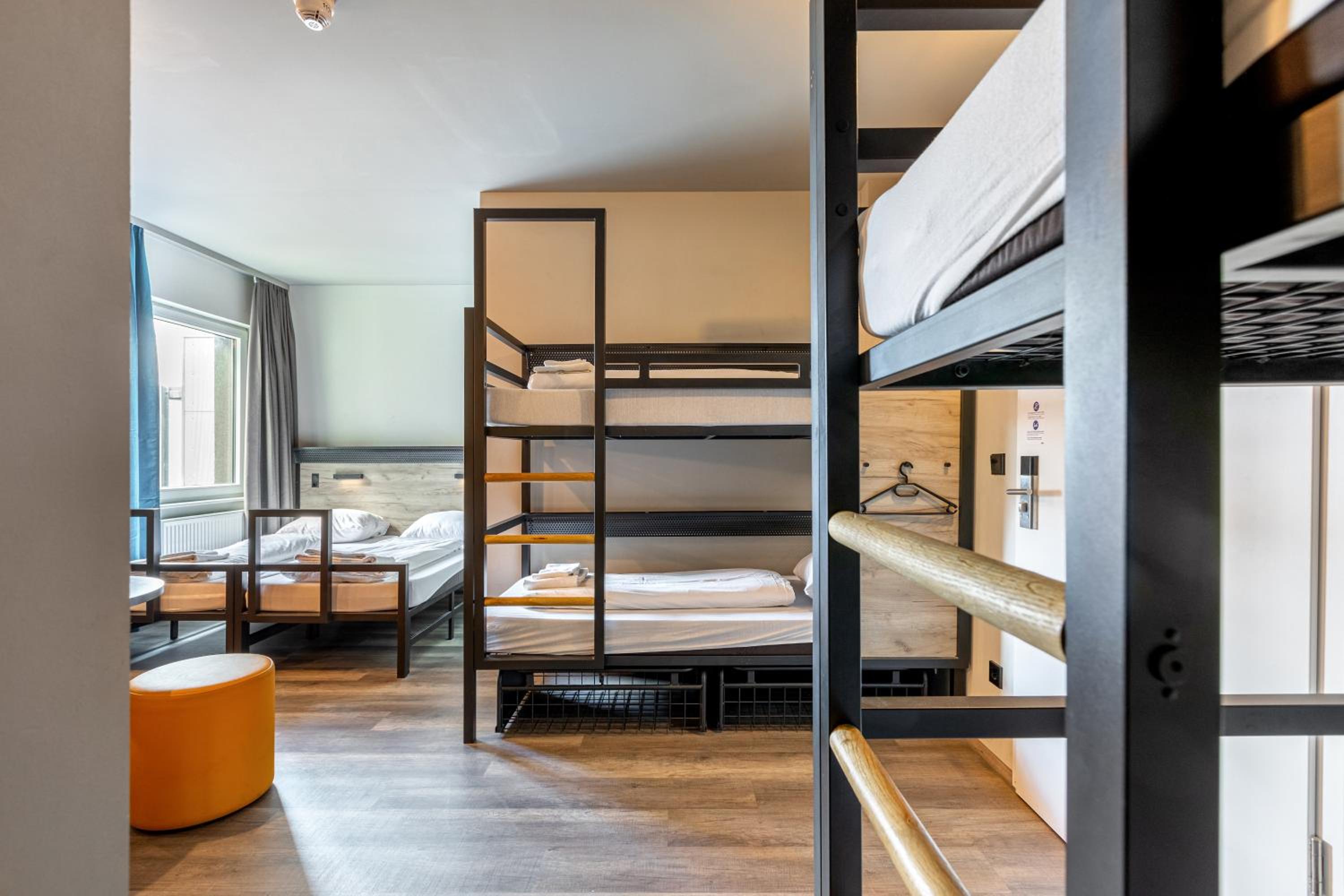 Bed in 6-Bed Mixed Dormitory Room photo 2