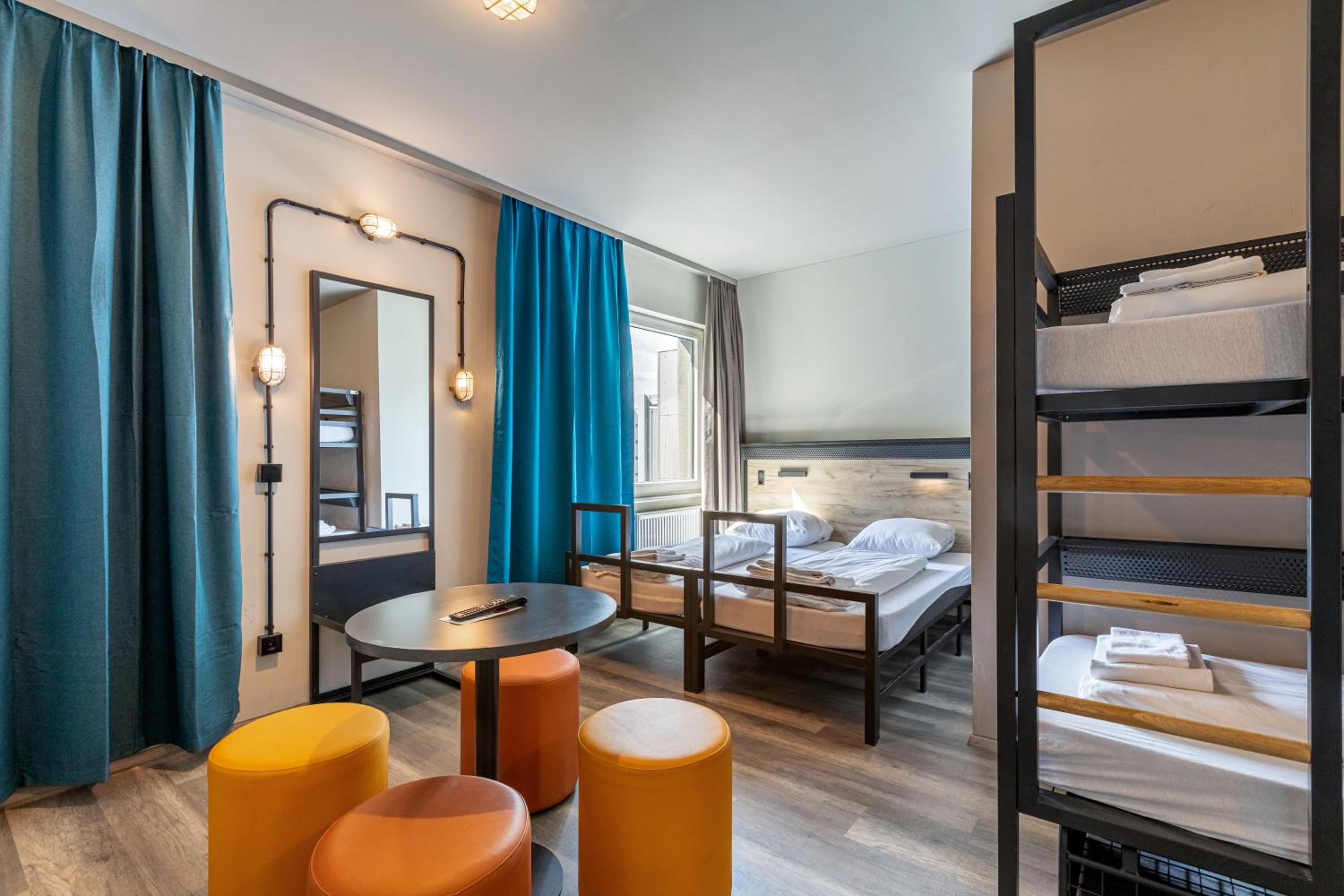 Bed in 6-Bed Mixed Dormitory Room photo 3