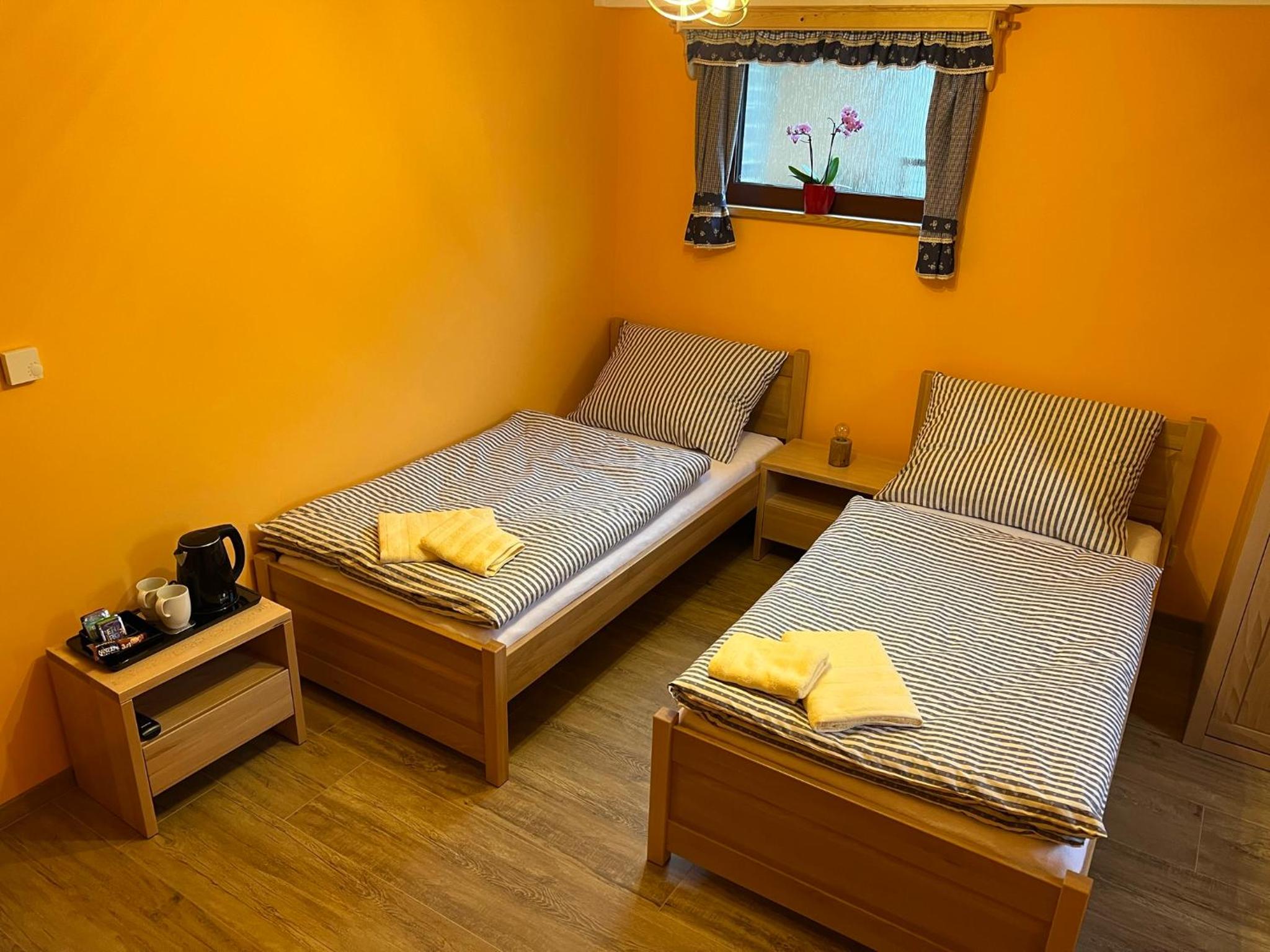 Twin Room with Private Bathroom photo 1