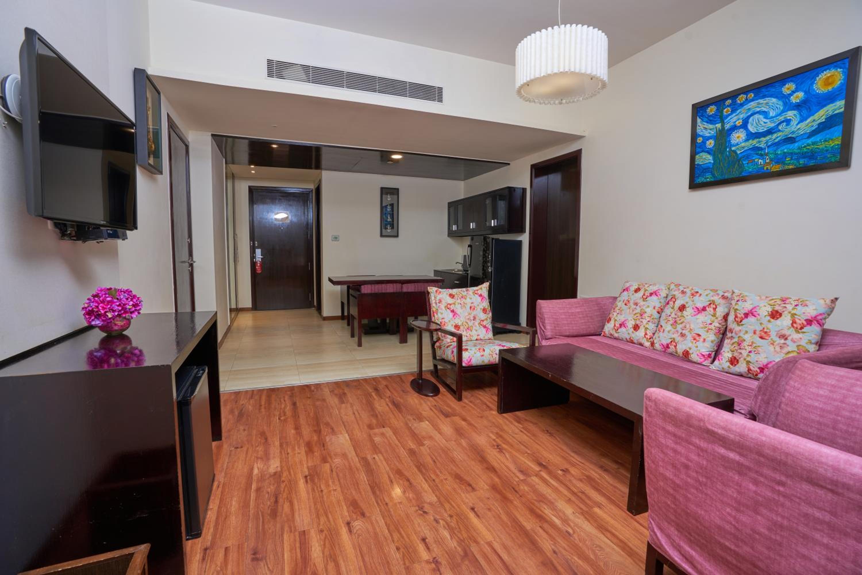 Deluxe Suite photo 2