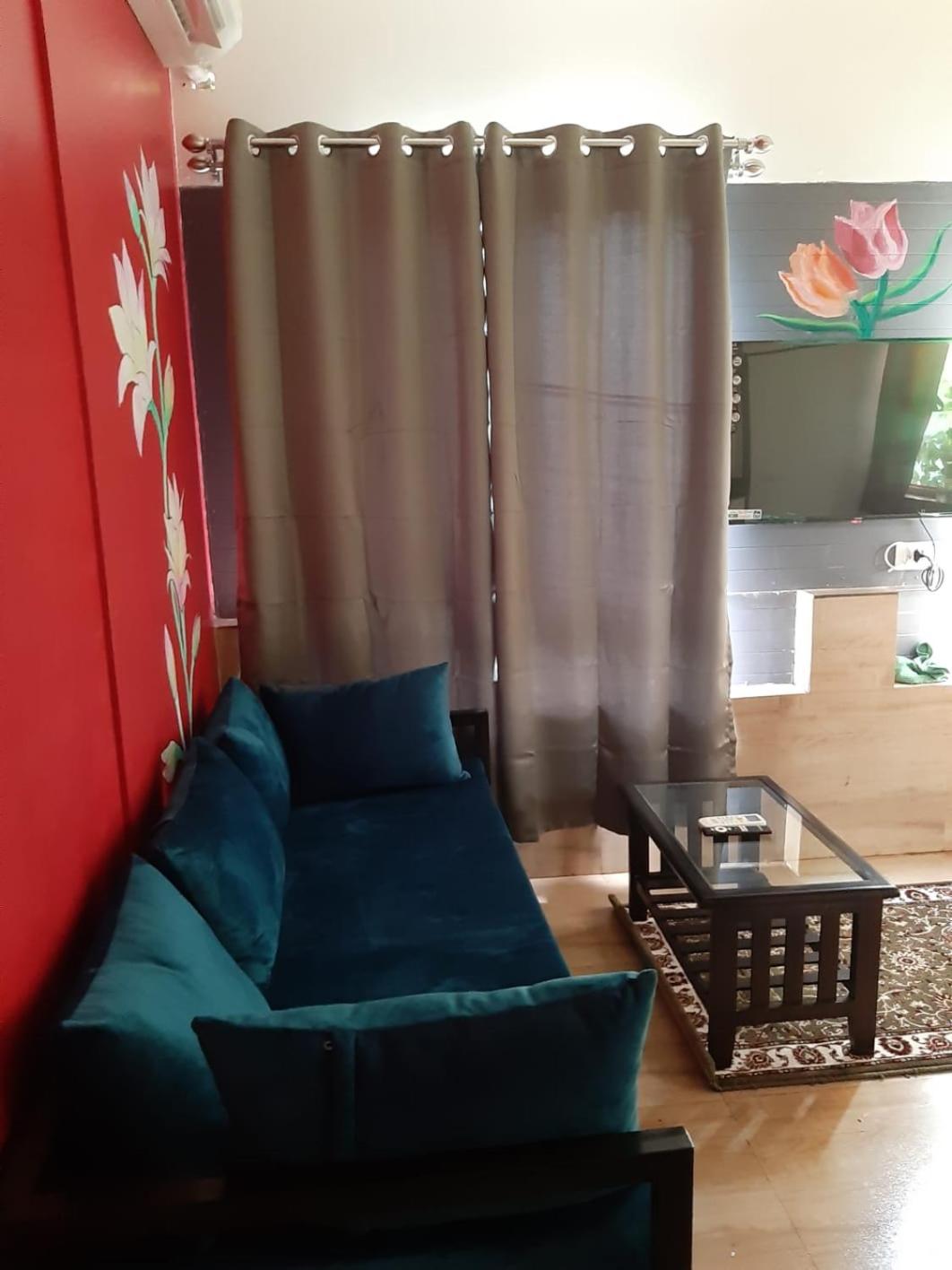 Superior Family Room photo 1