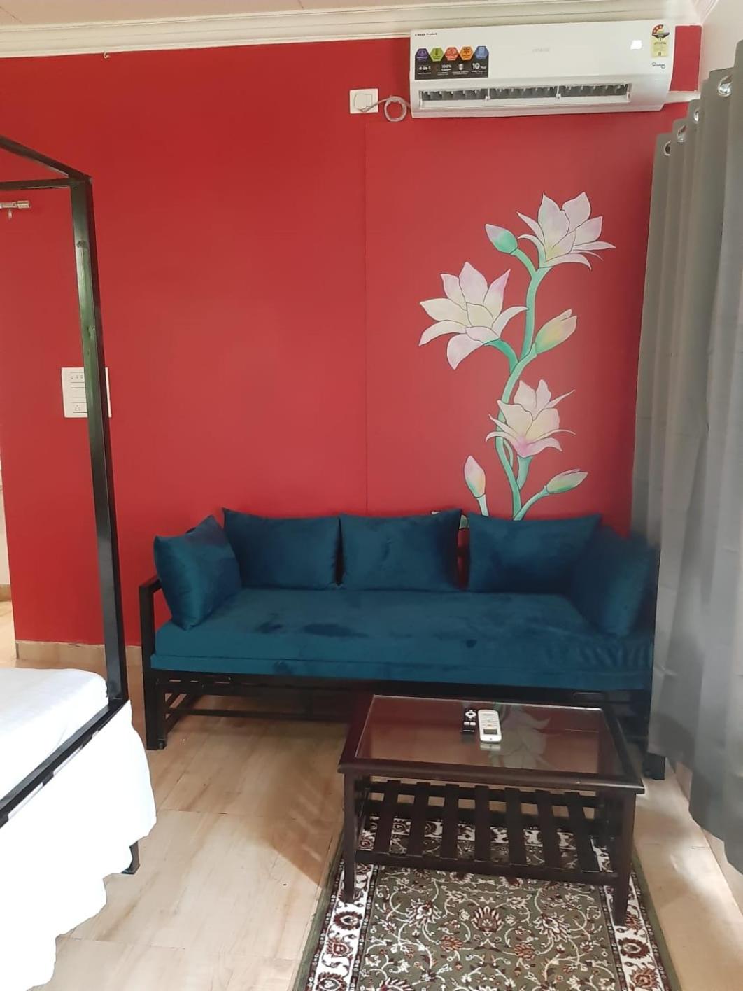 Superior Family Room photo 3