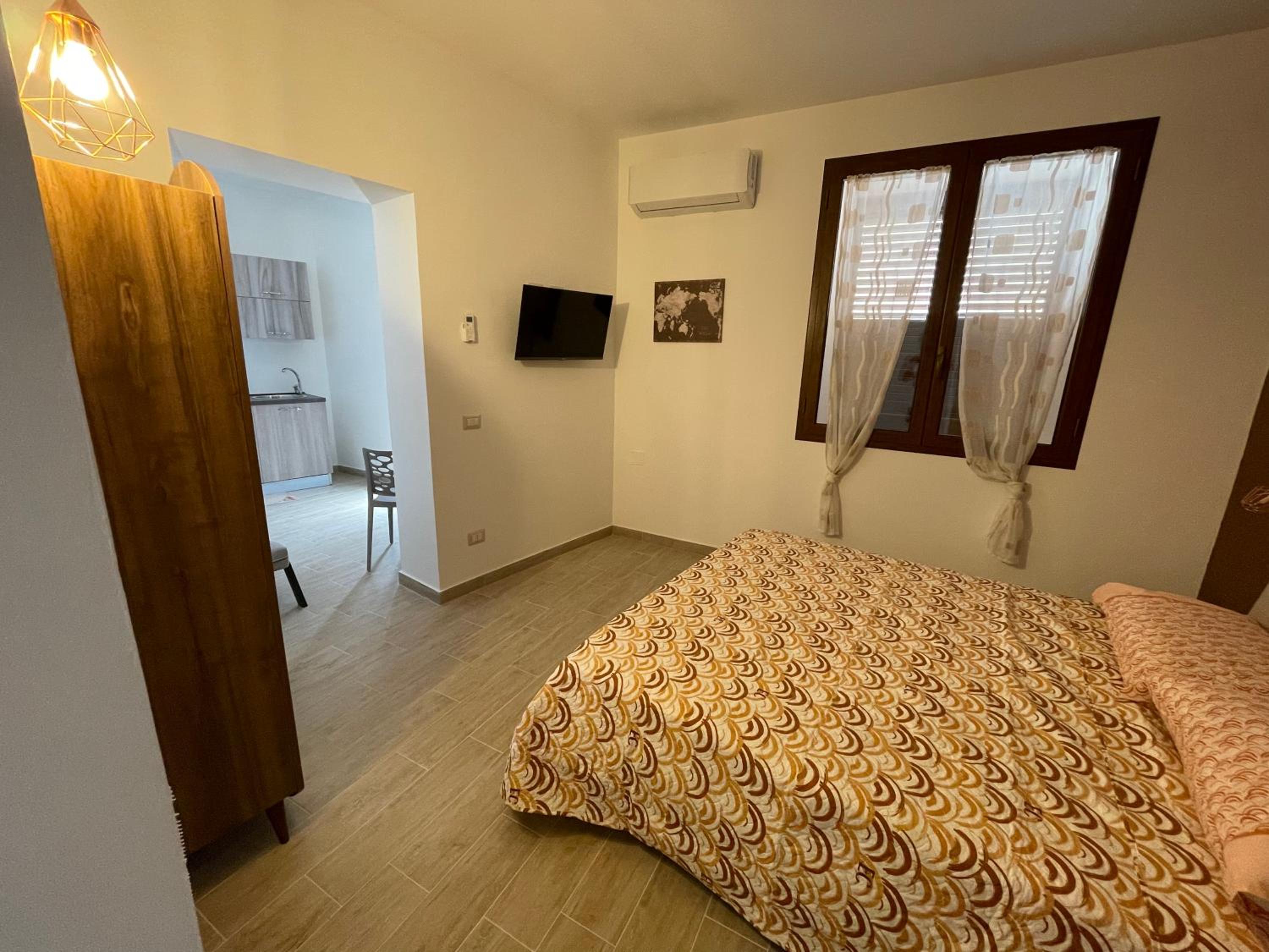 One-Bedroom Apartment photo 2