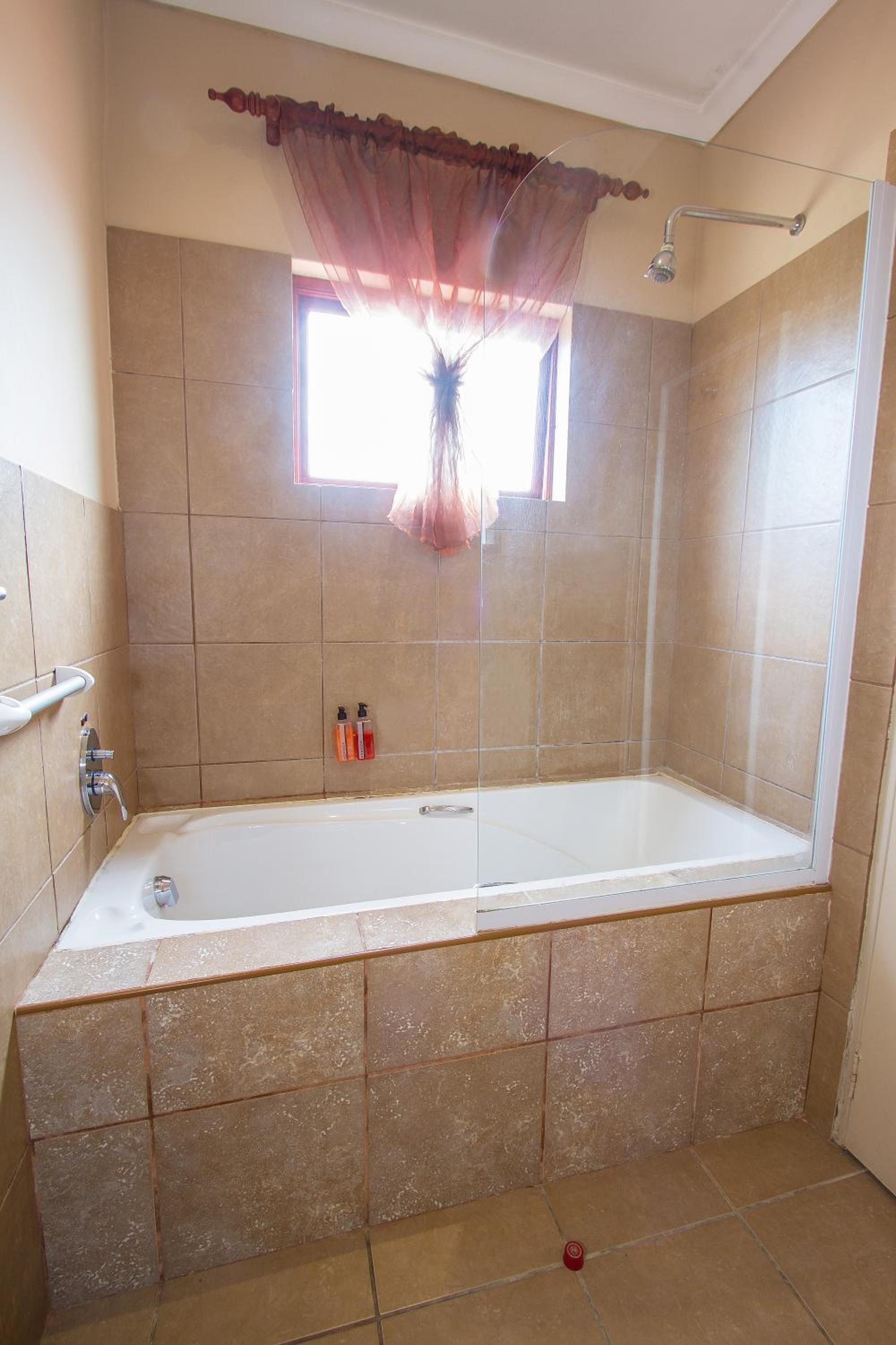 Basic Triple Room photo 2