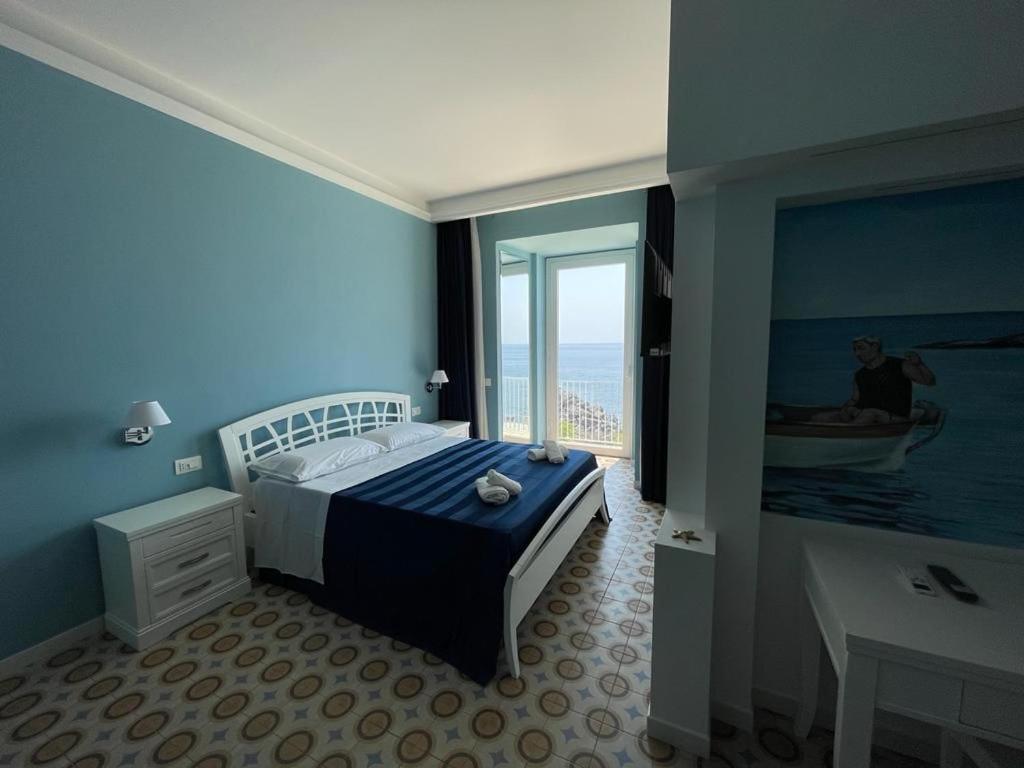 Deluxe Suite with Sea View