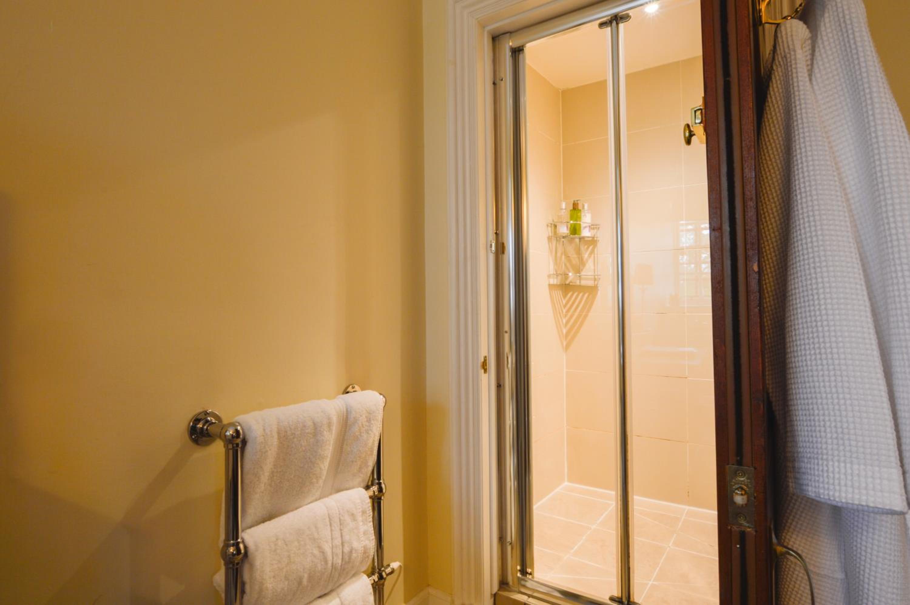 Standard Double Room - Photo 5