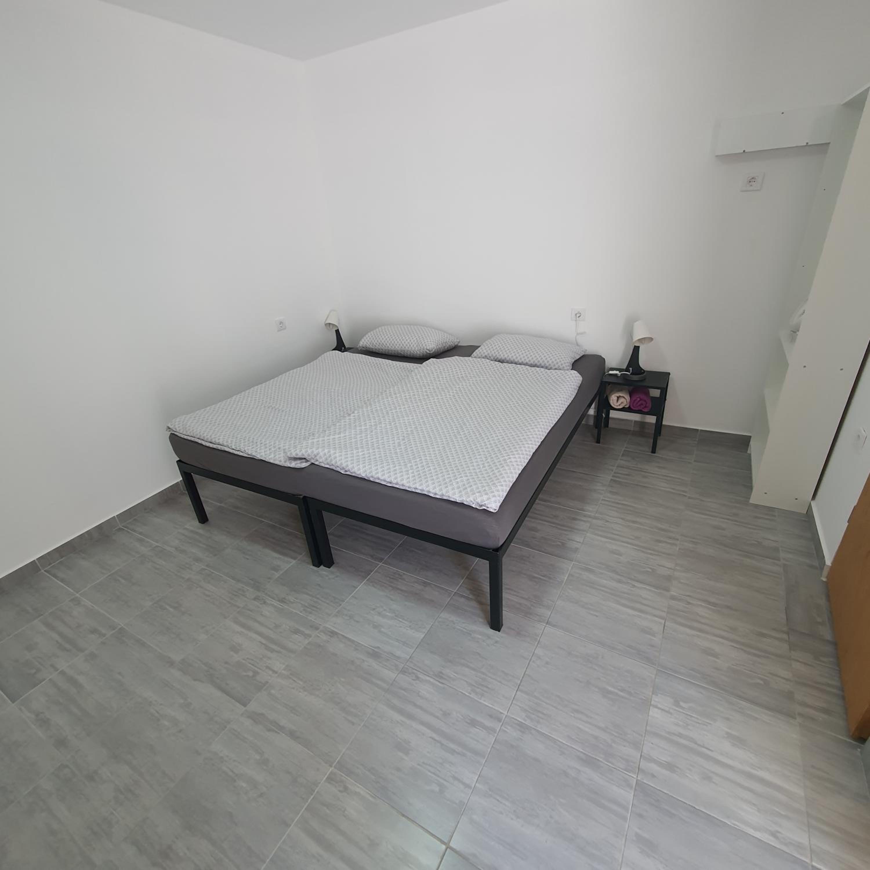 One-Bedroom Apartment - Photo 1