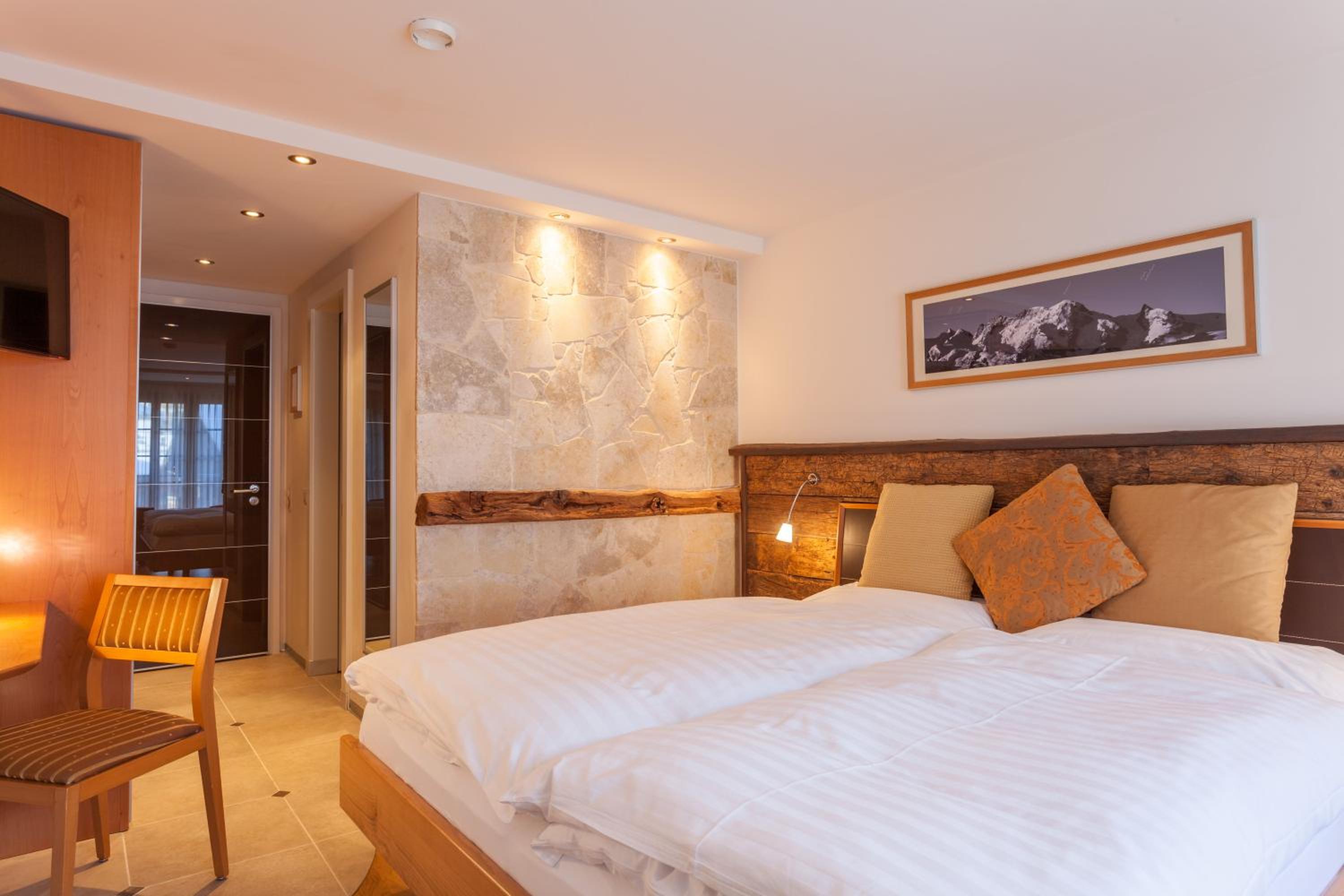 Double Room Streetside - Photo 7