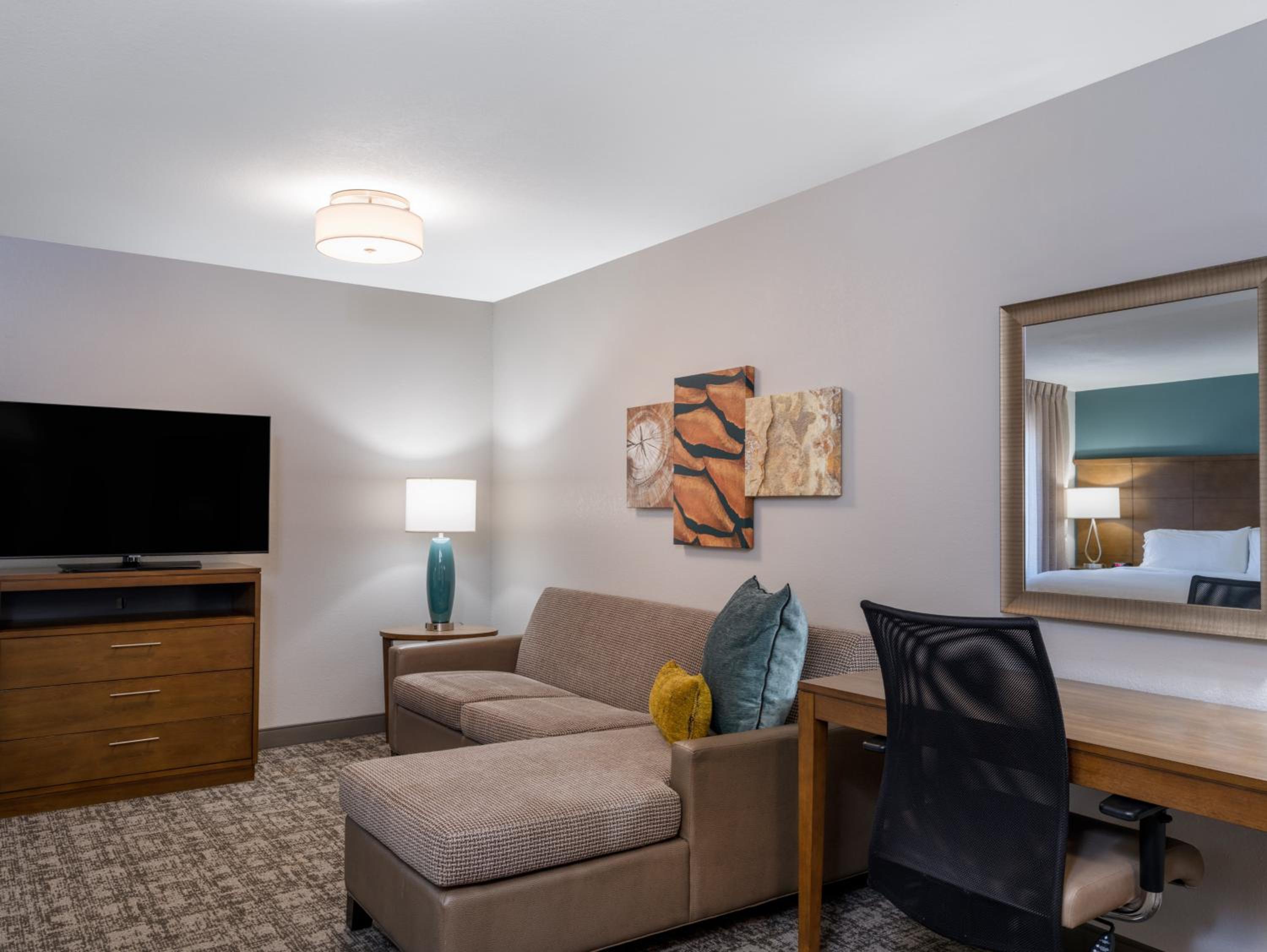 King Studio Suite - Photo 3