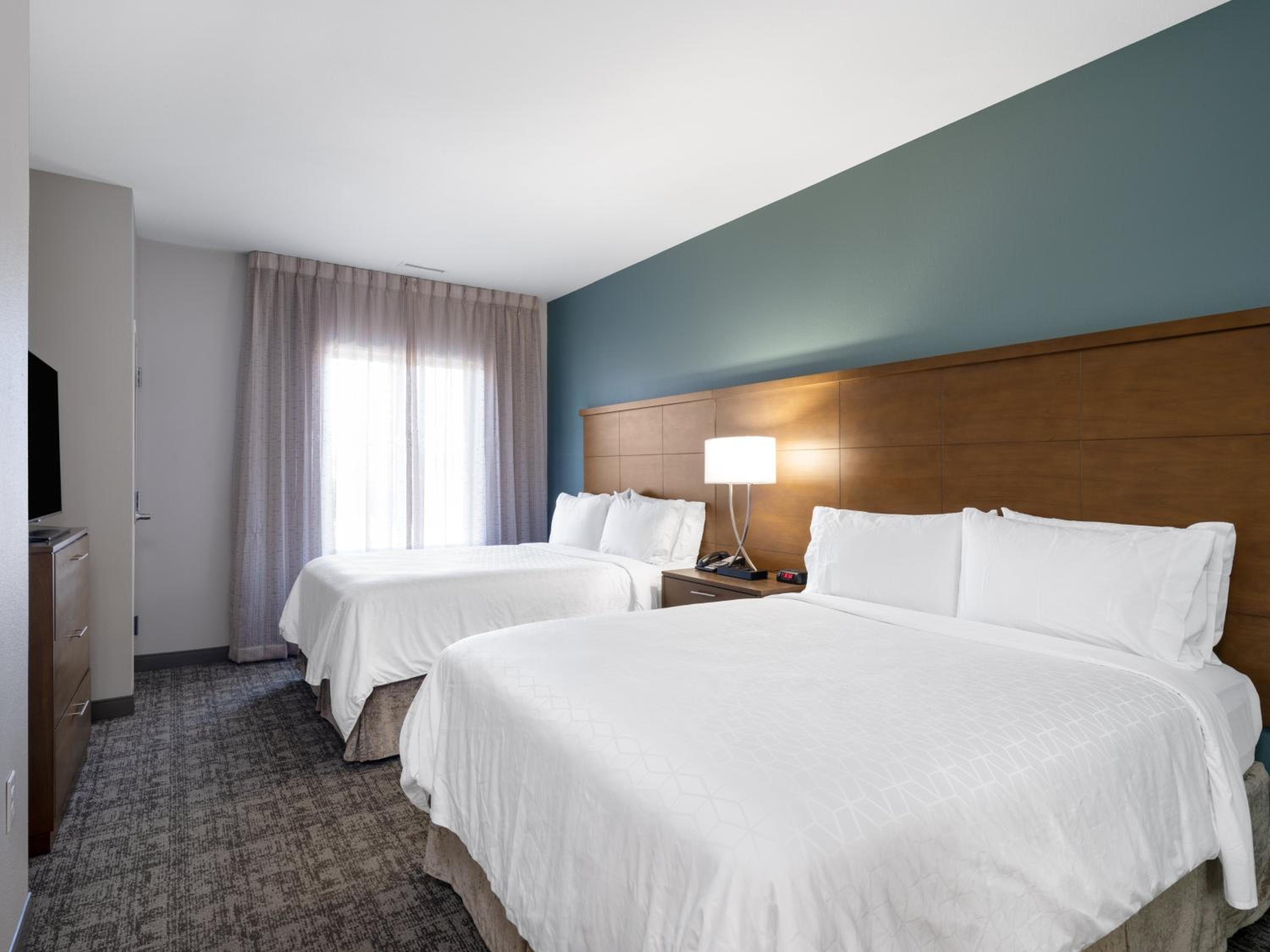 One-Bedroom Suite - Photo 2