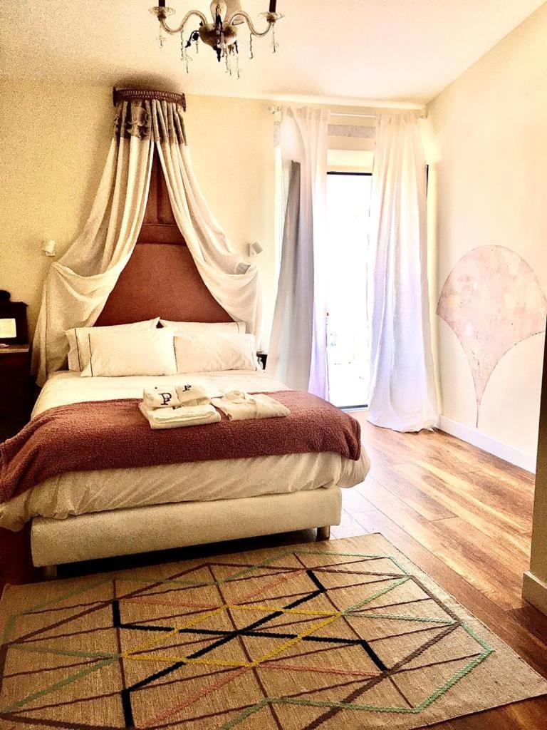 Queen Room photo 1