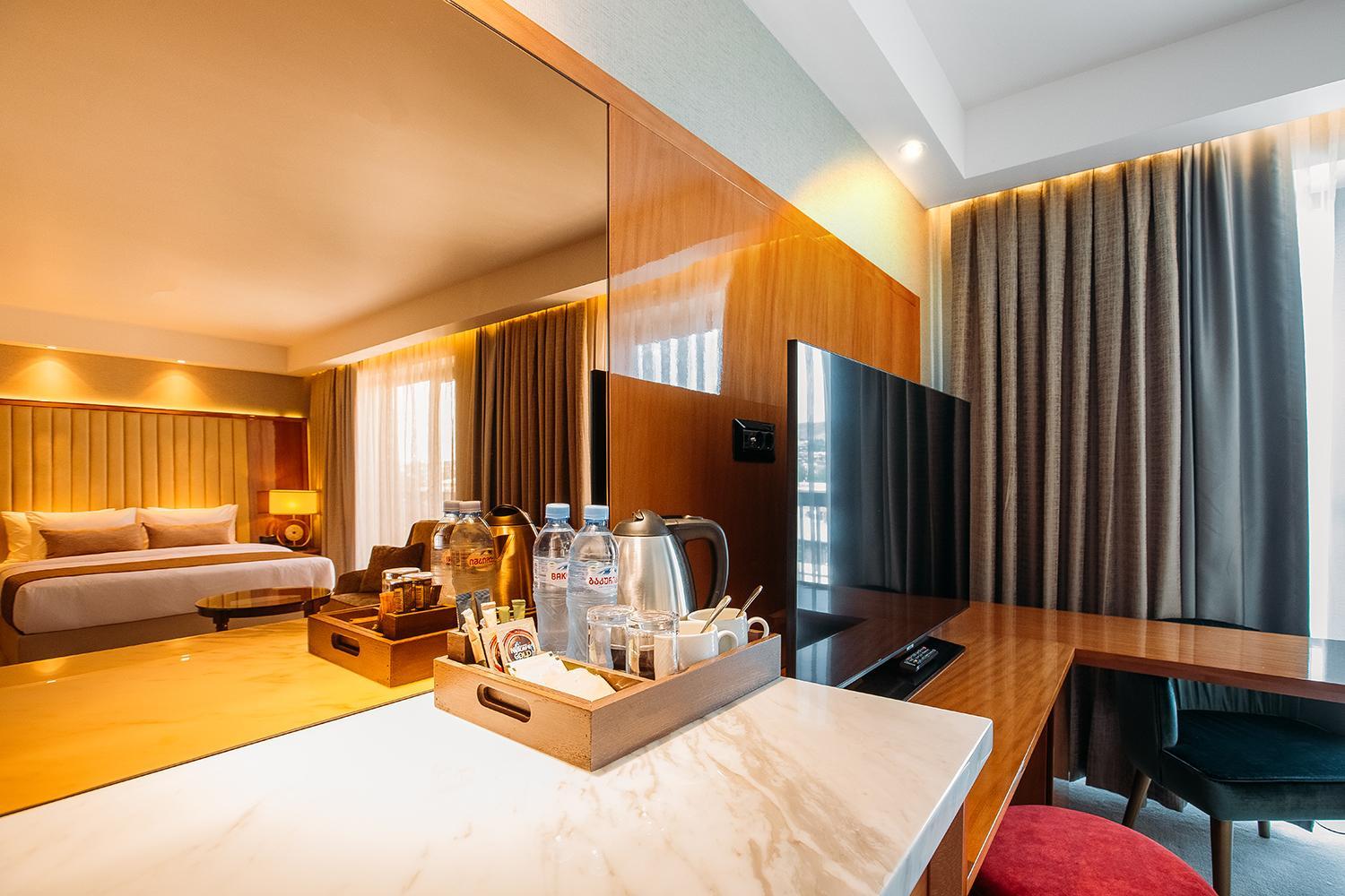 King Suite with Balcony - Photo 4