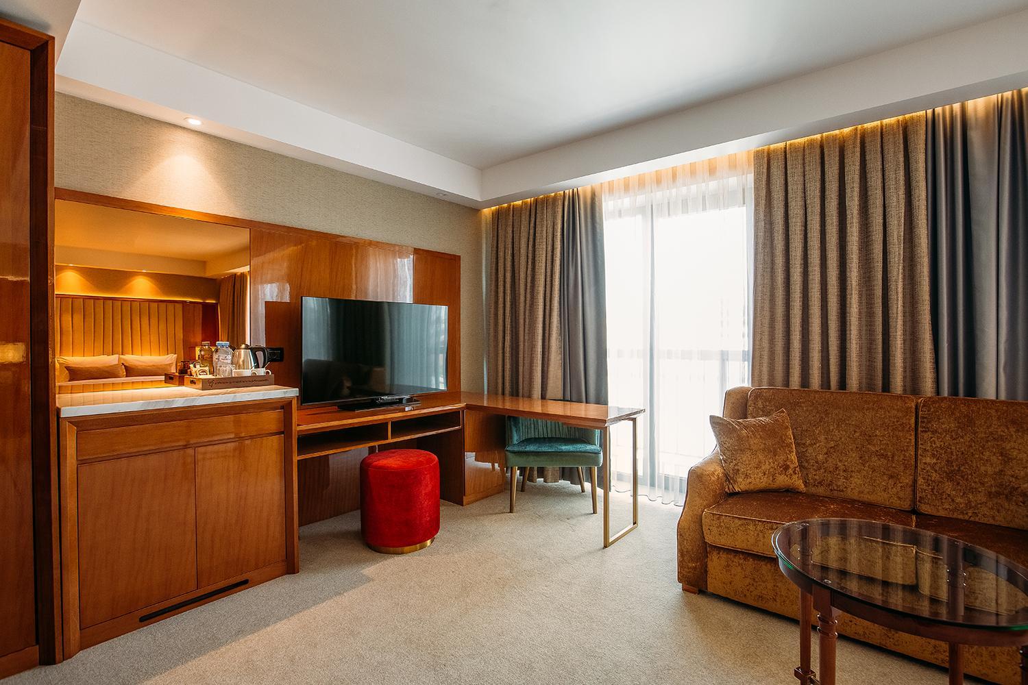 King Suite with Balcony - Photo 2