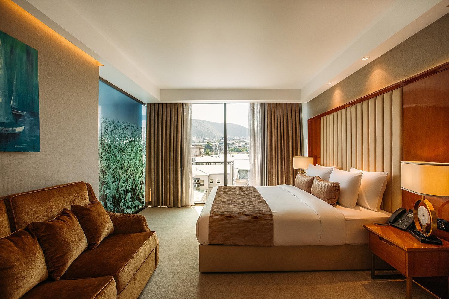 Executive Suite - Photo 1