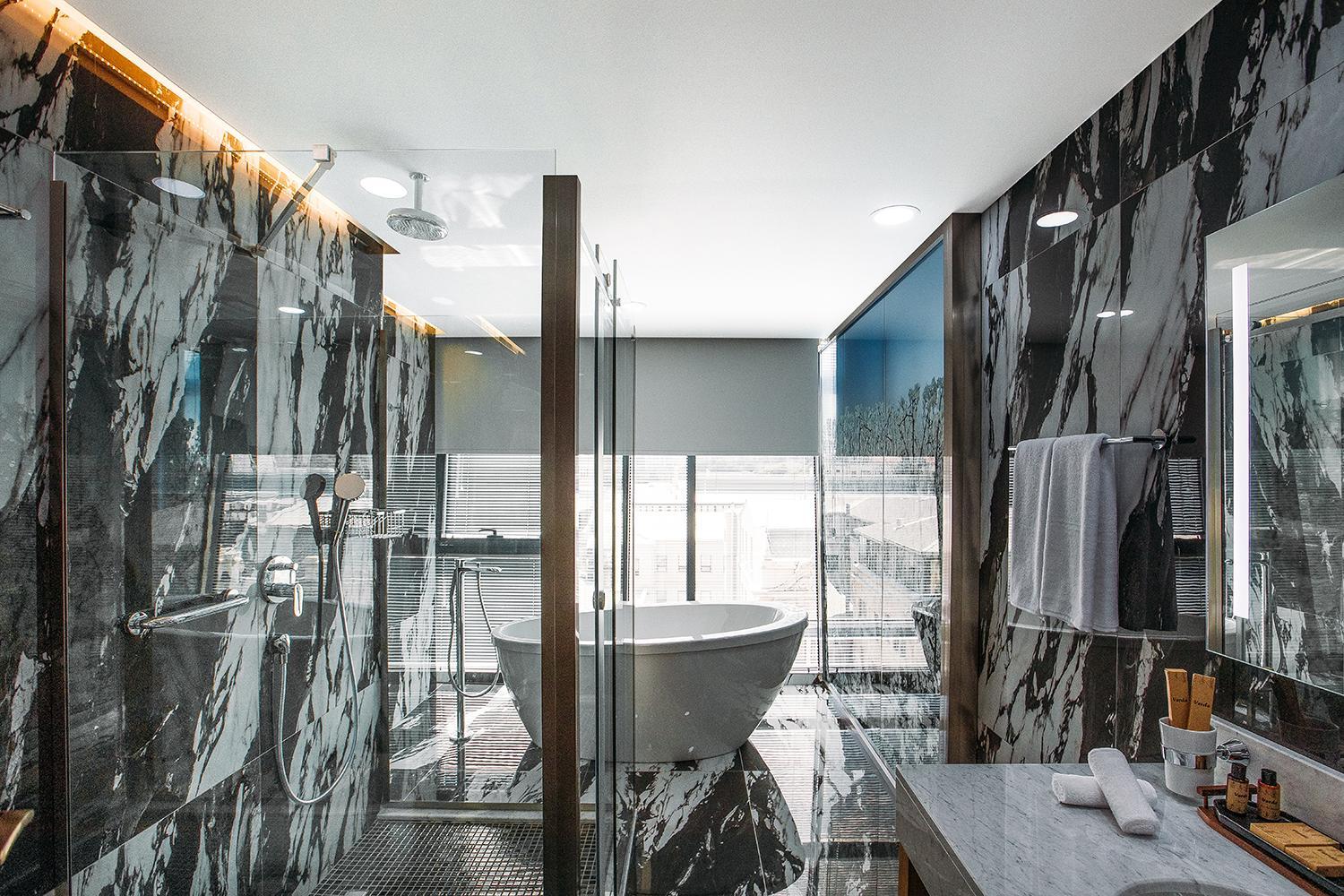 Executive Suite - Photo 3