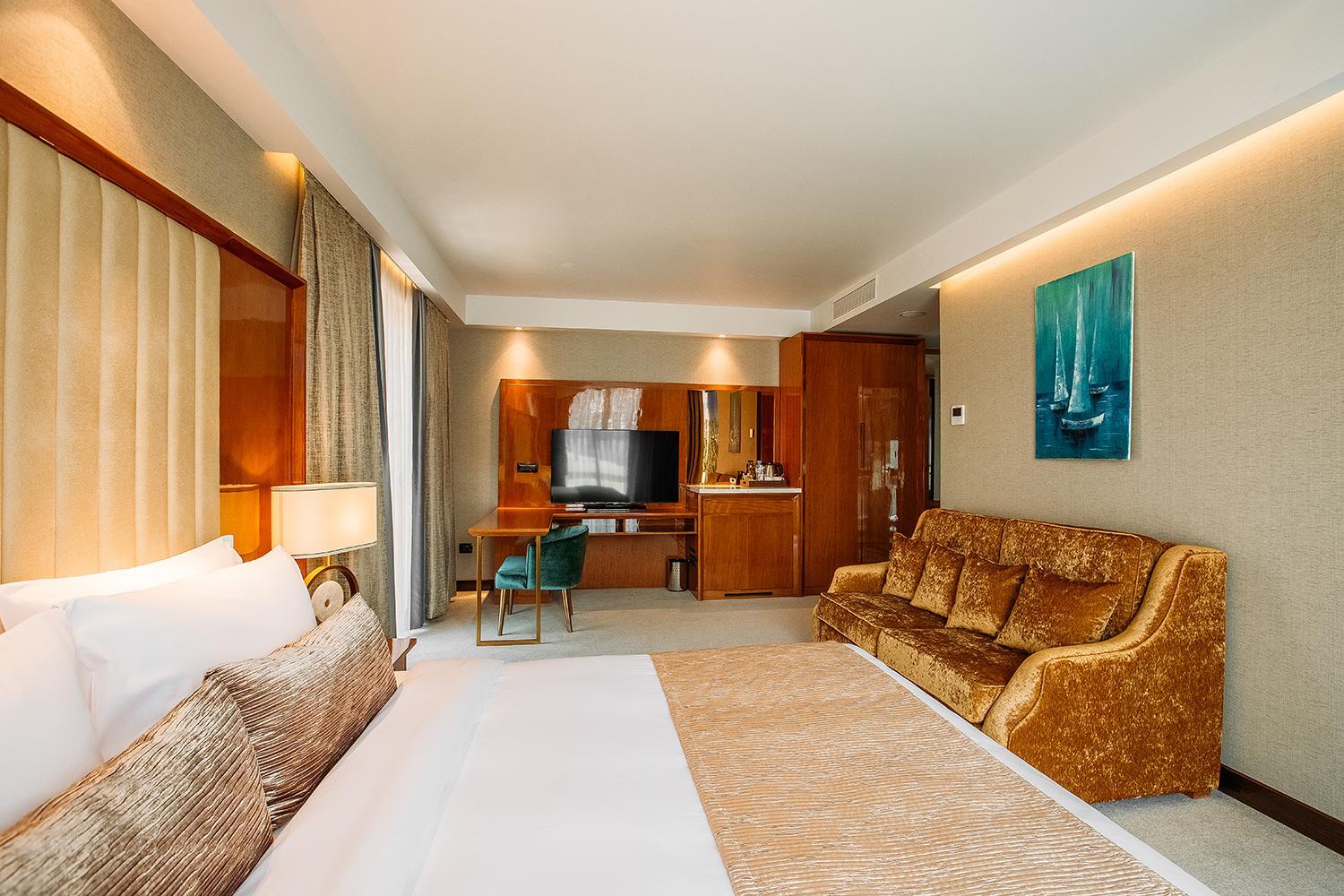 Executive Suite - Photo 4