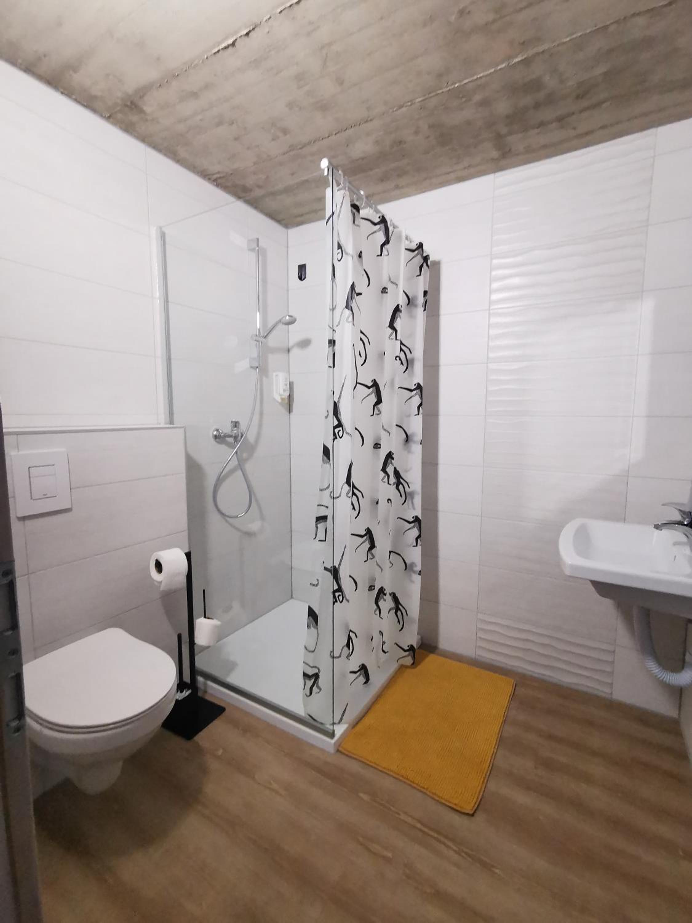 Double Room with Private Bathroom - Photo 6