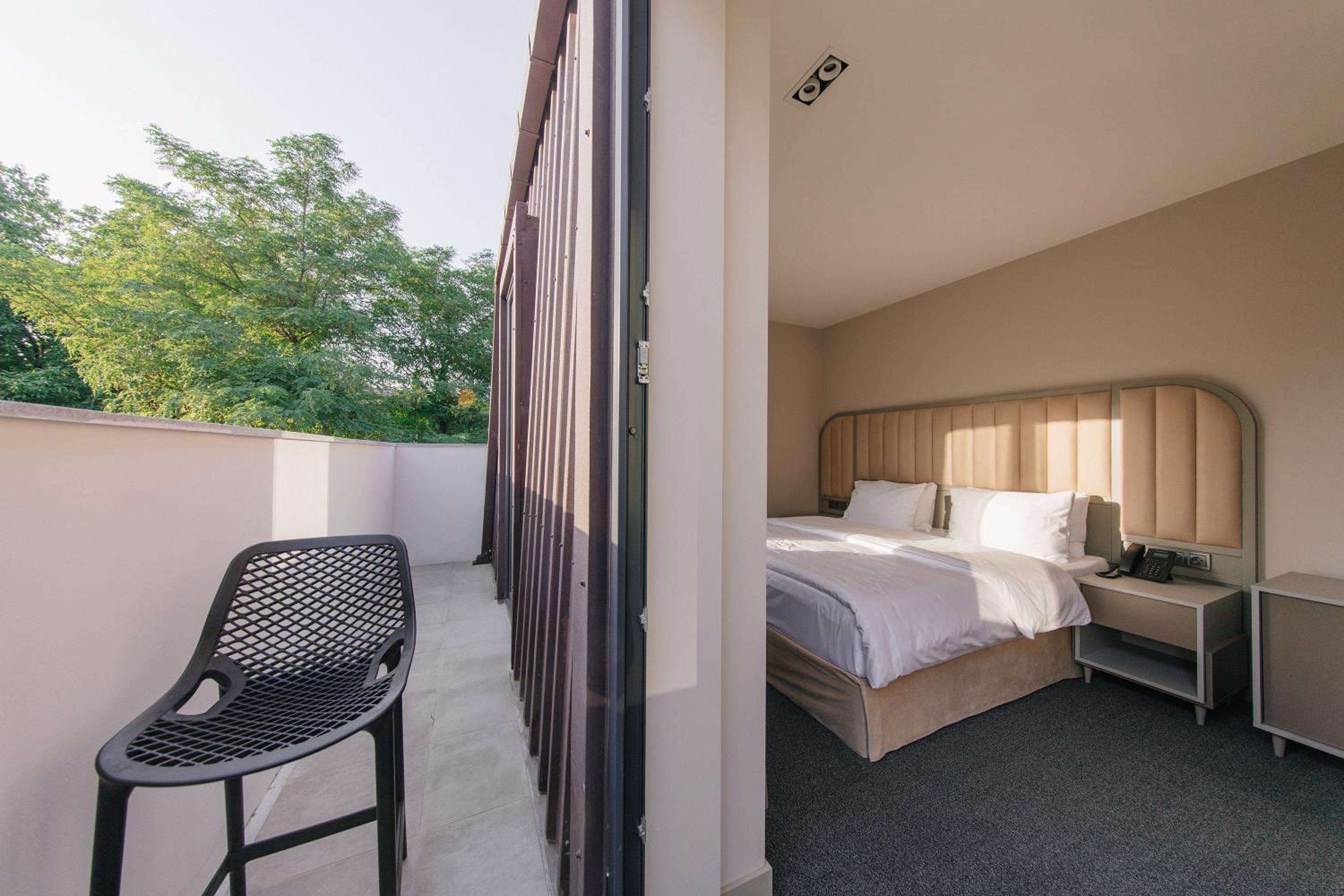 Deluxe Double Room - Photo 7