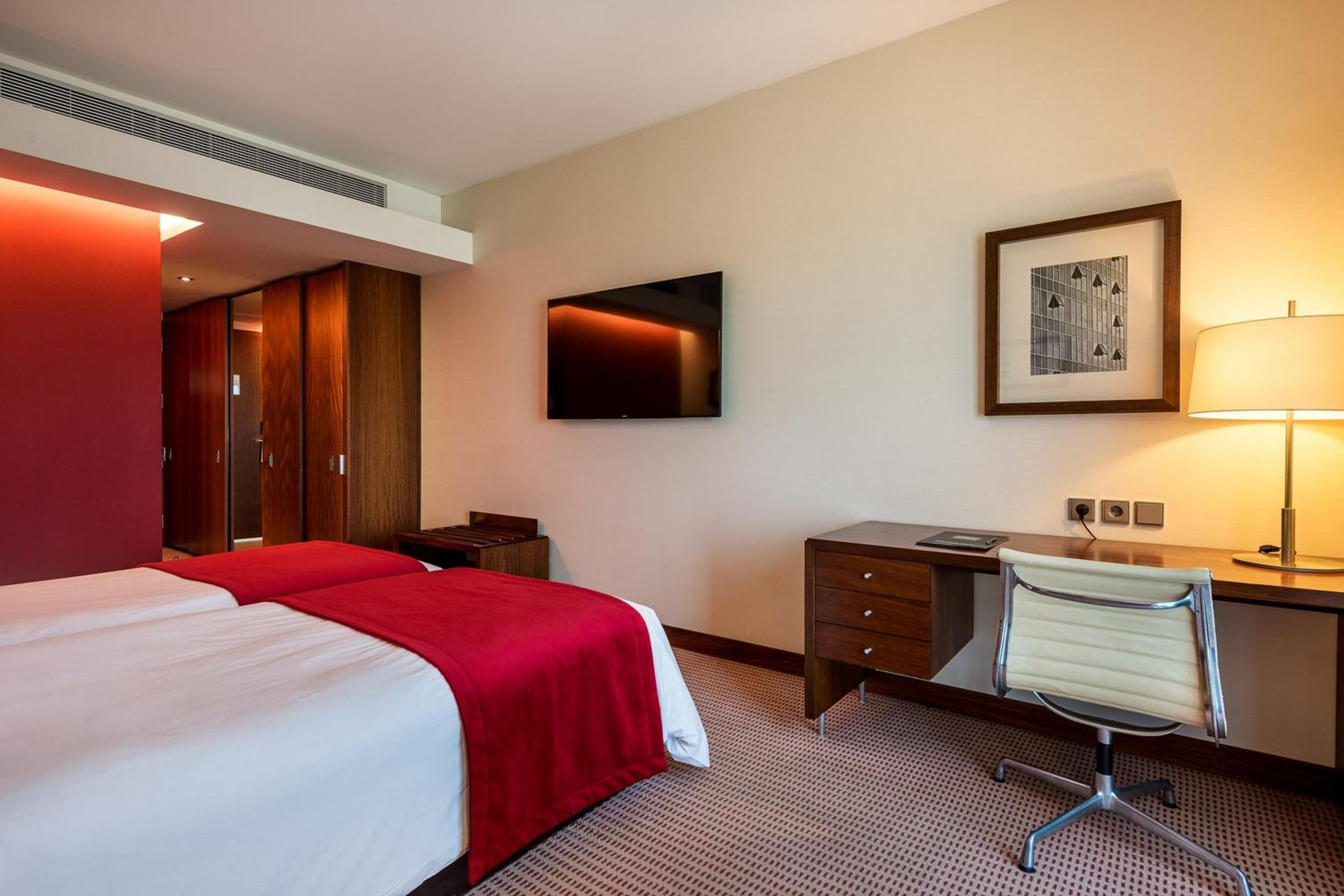 Twin Room - Photo 2