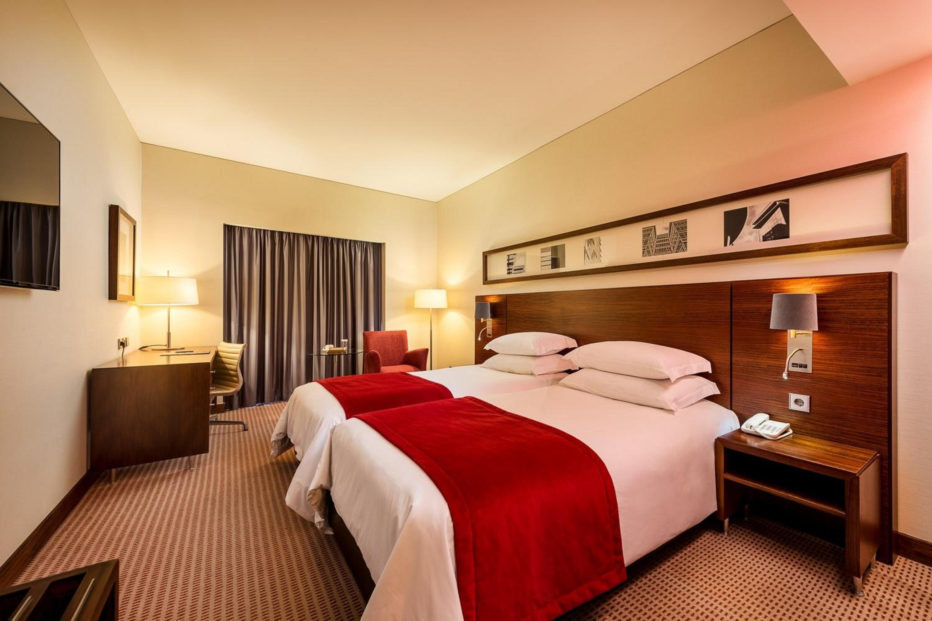 Twin Room - Photo 3