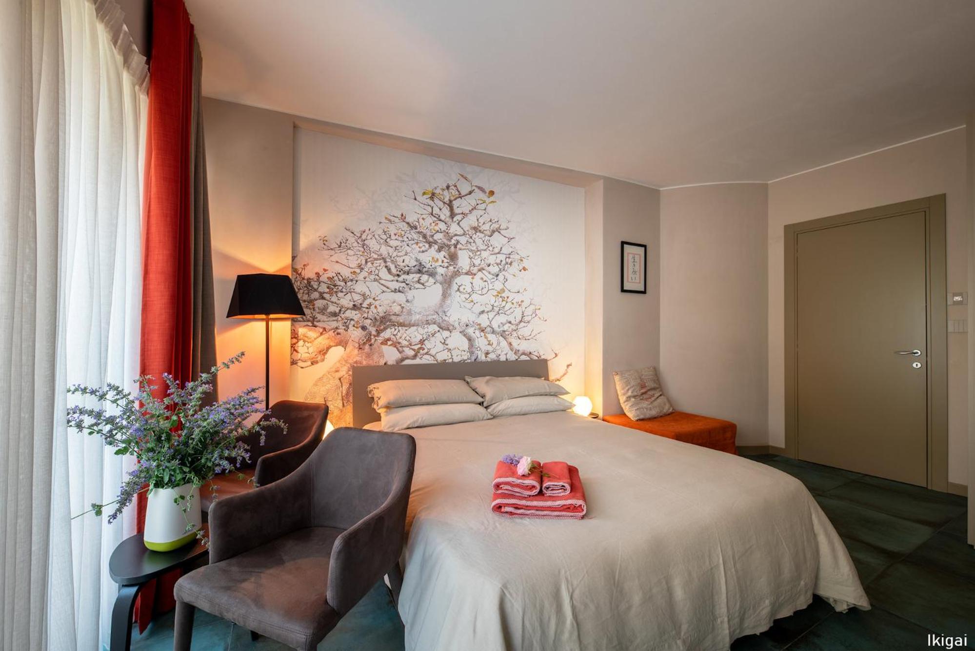 Deluxe Double Room (2 Adults + 1 Child) - Photo 8