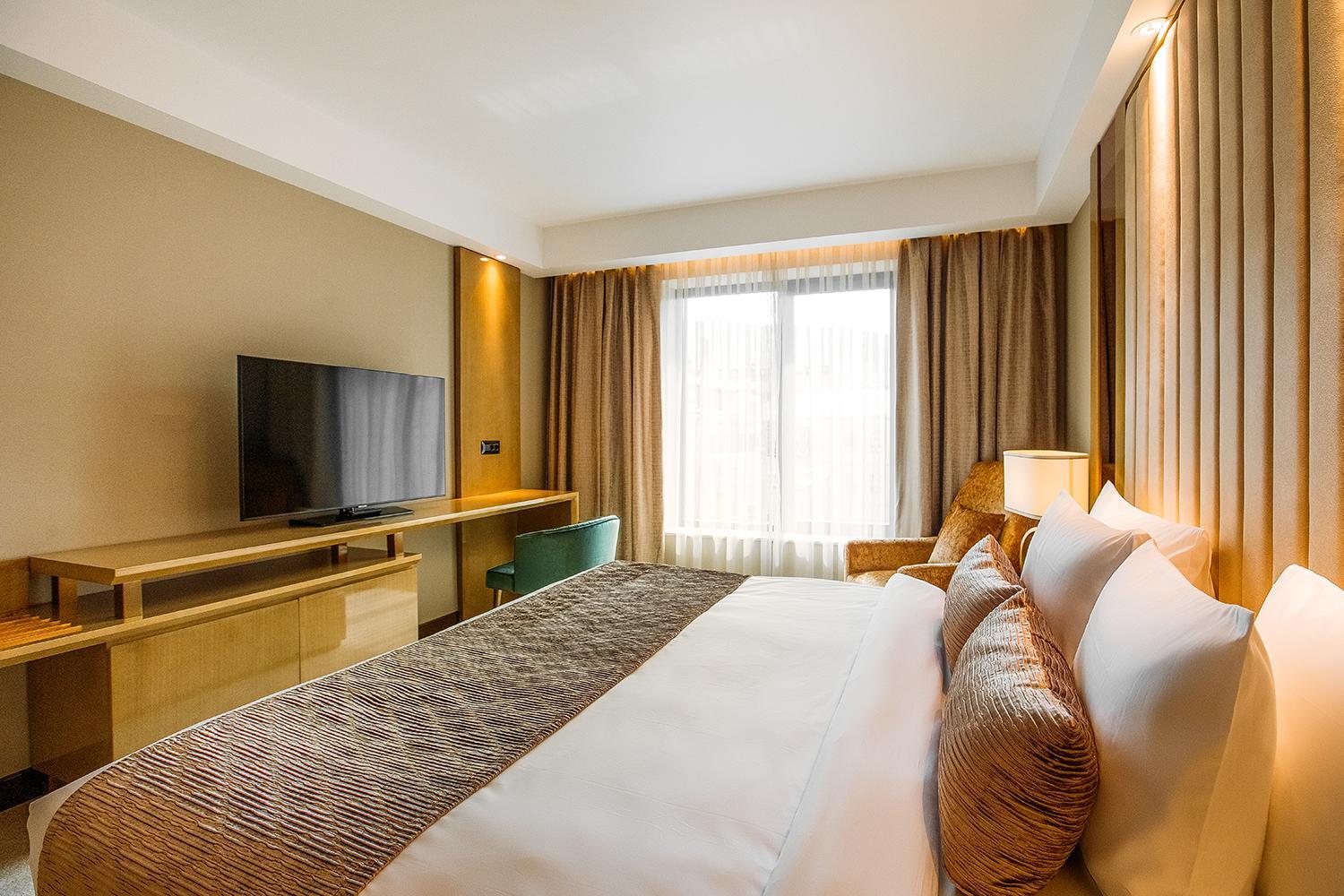 Deluxe King Room - Photo 2