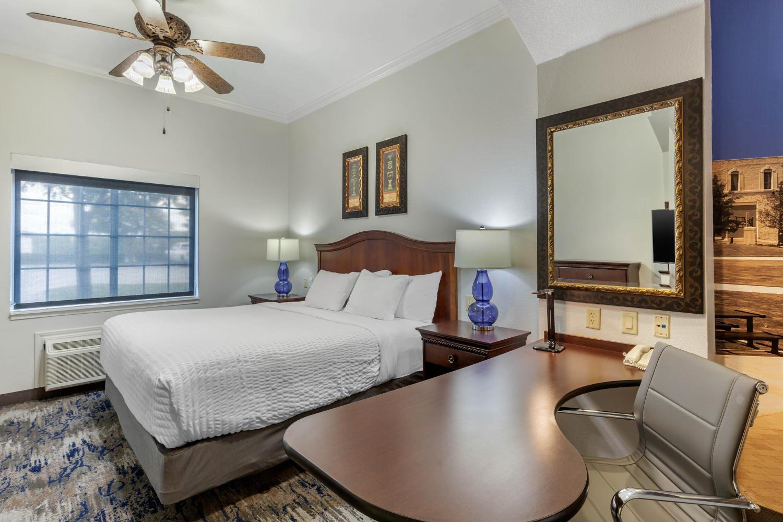 King Room - Non-Smoking - Photo 1