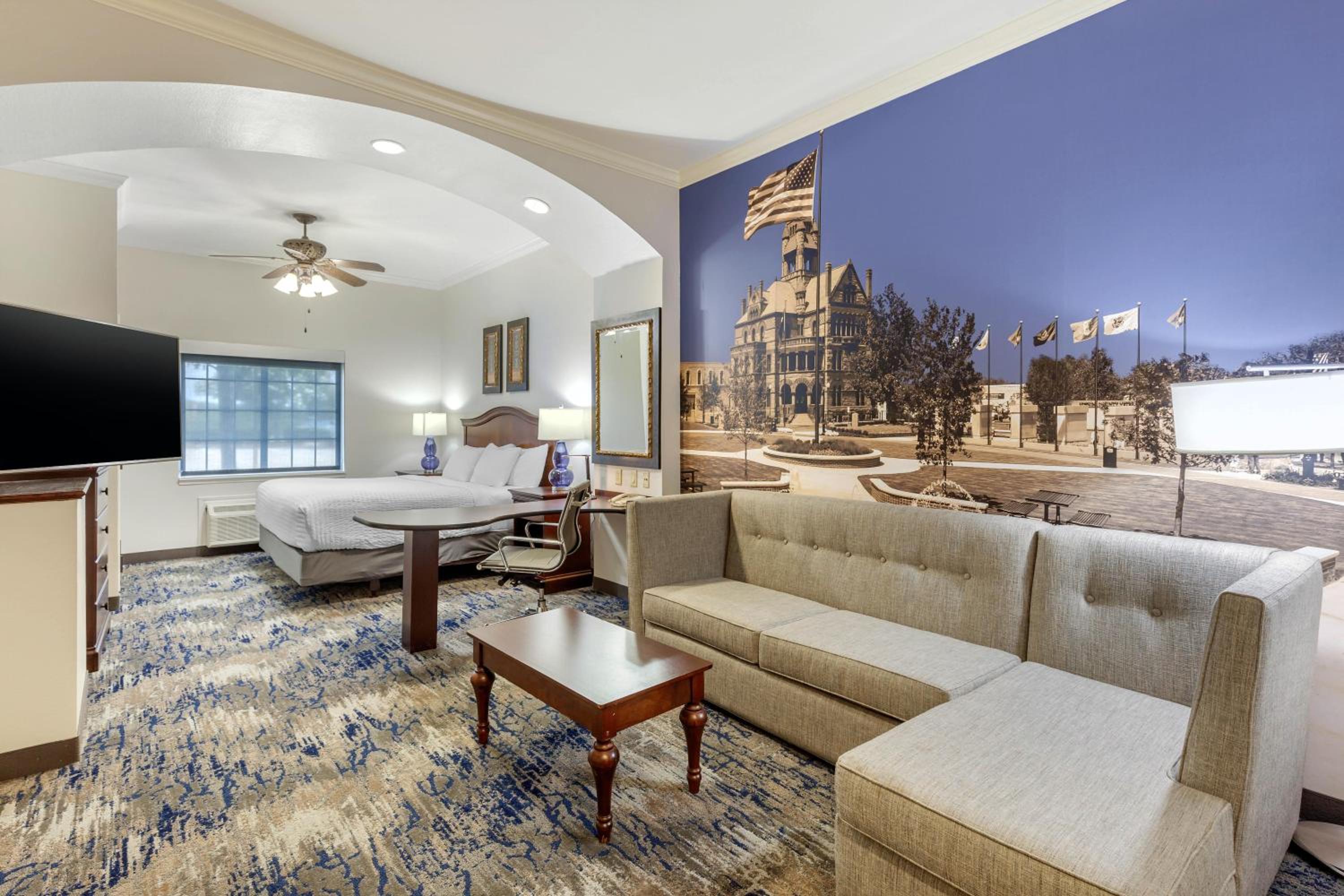 King Suite - Non-Smoking - Photo 10