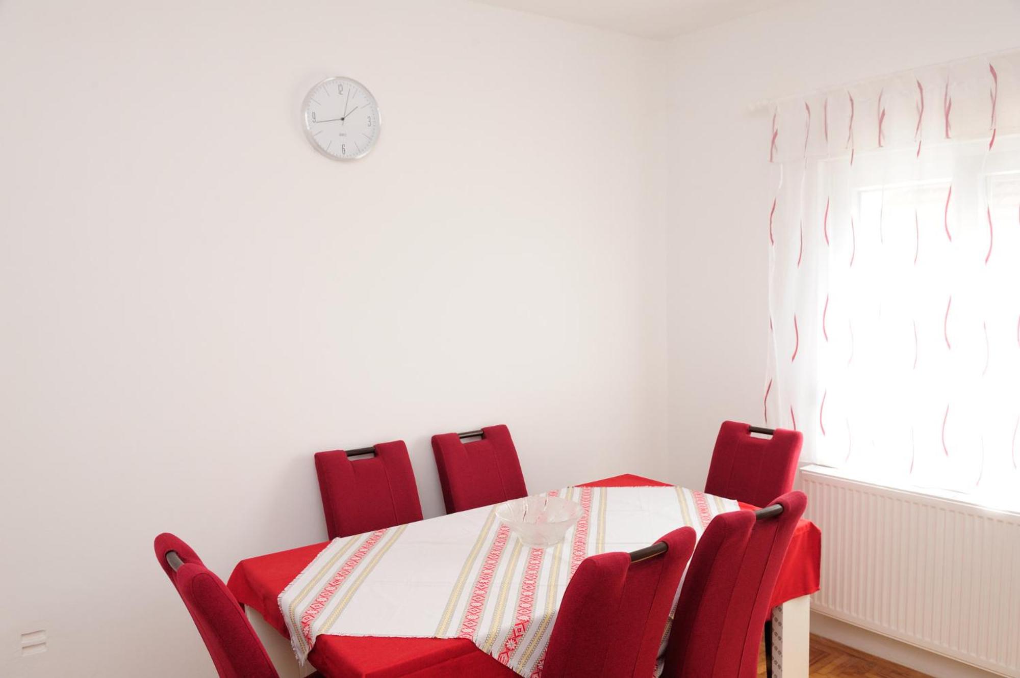 Basic Triple Room With Shared Bathroom photo 2