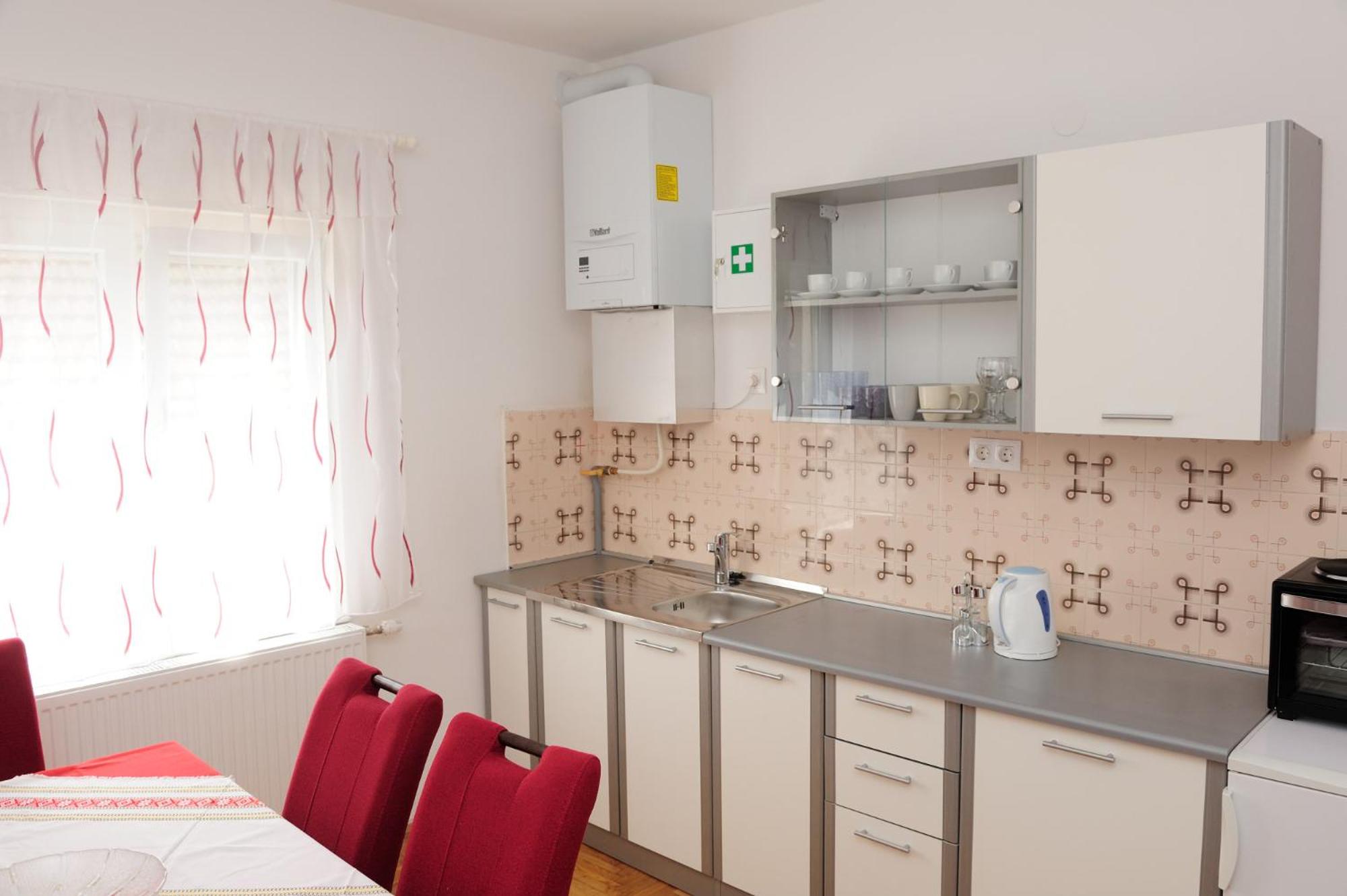 Apartment photo 2