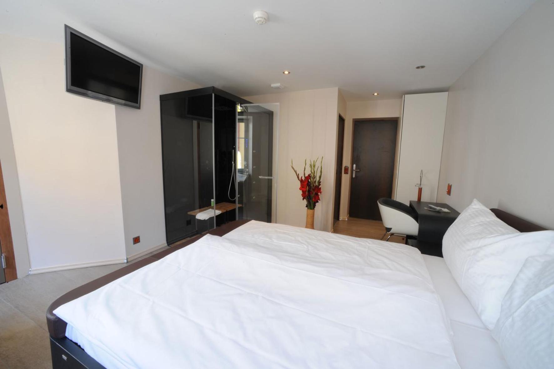 Standard Single Room with Shared Bathroom