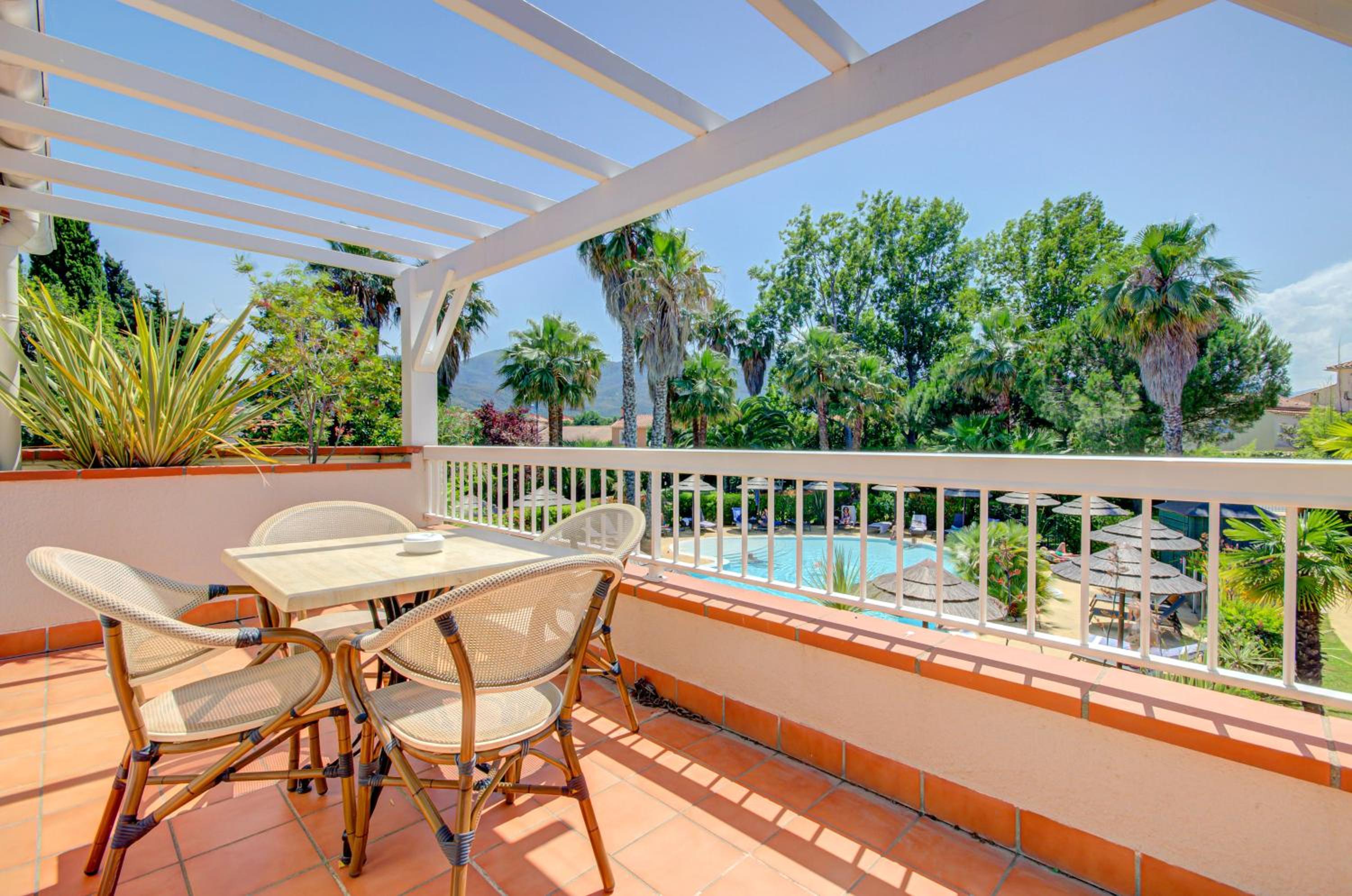 Suite with Terrace - Spa Access - Photo 1