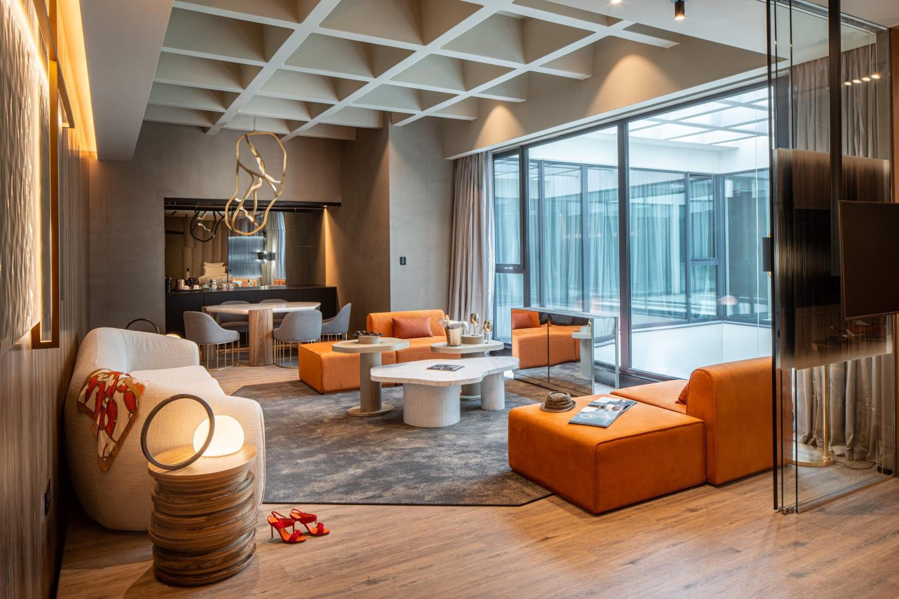 Executive Suite - Photo 7