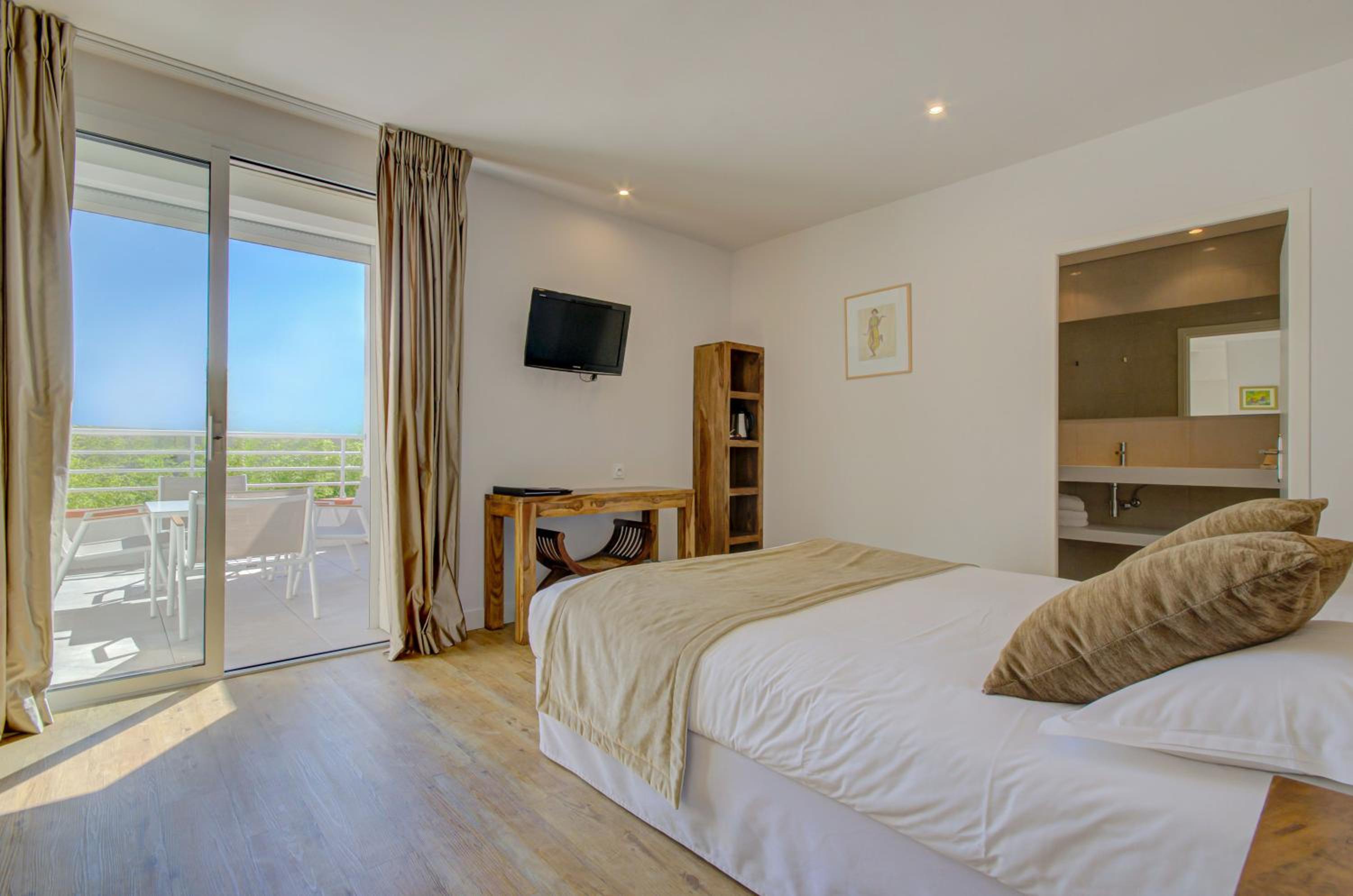 Double Room with Sofa and Terrace - Photo 2