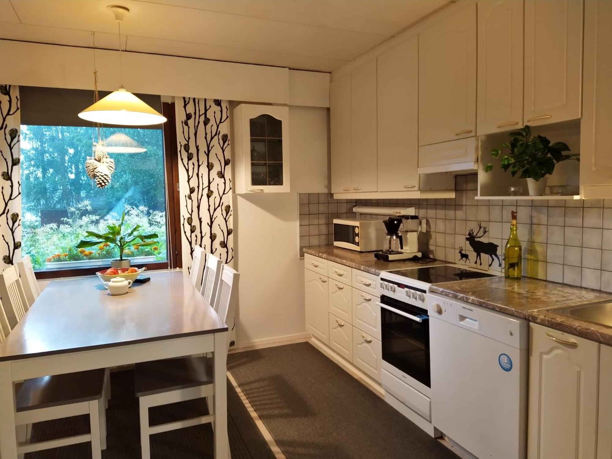 Three-Bedroom House - Photo 4