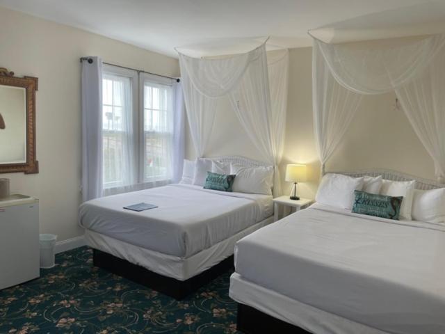 Double Room with Two Double Beds - Non-Smoking photo 2