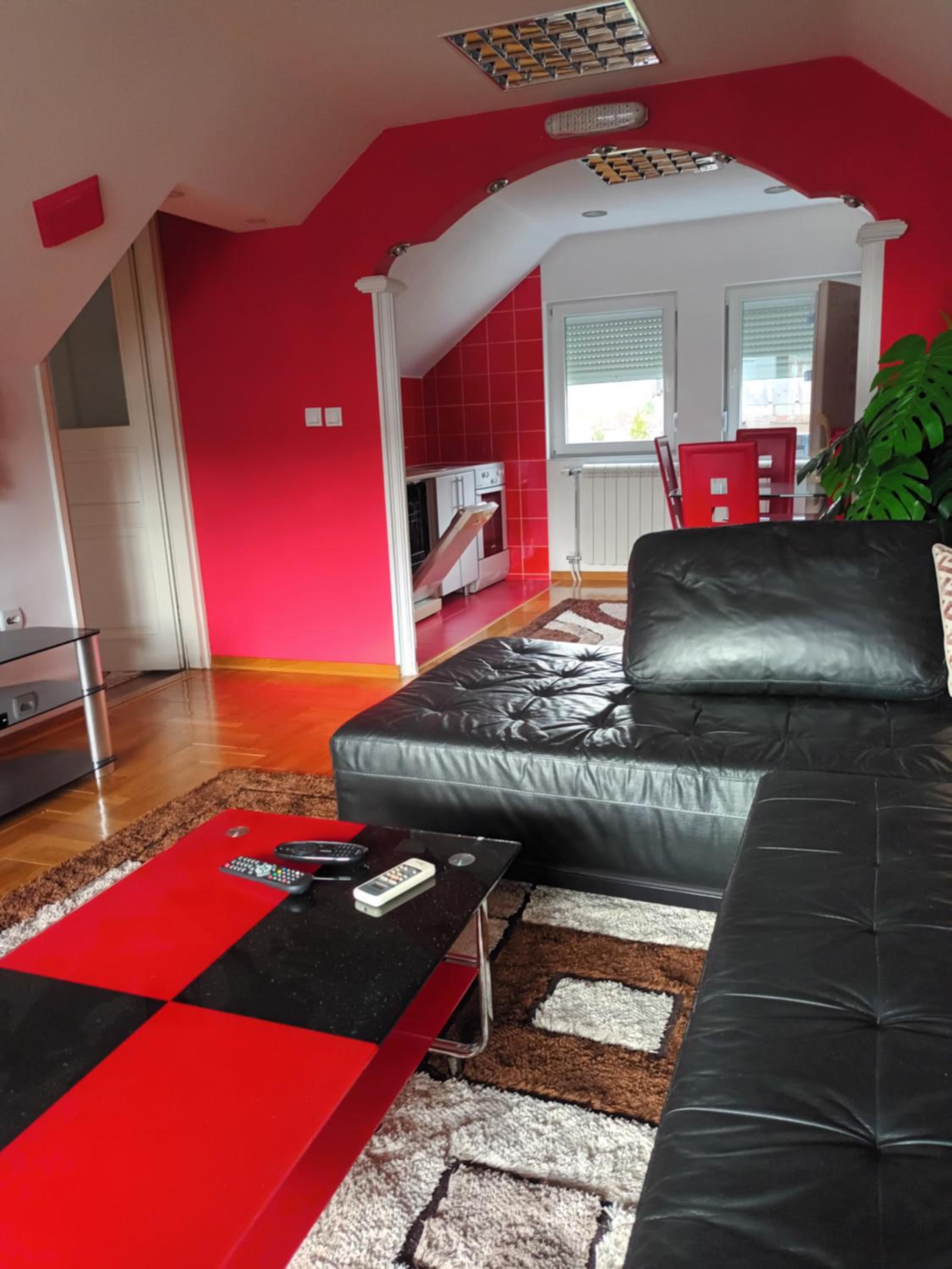 One-Bedroom Apartment photo 1