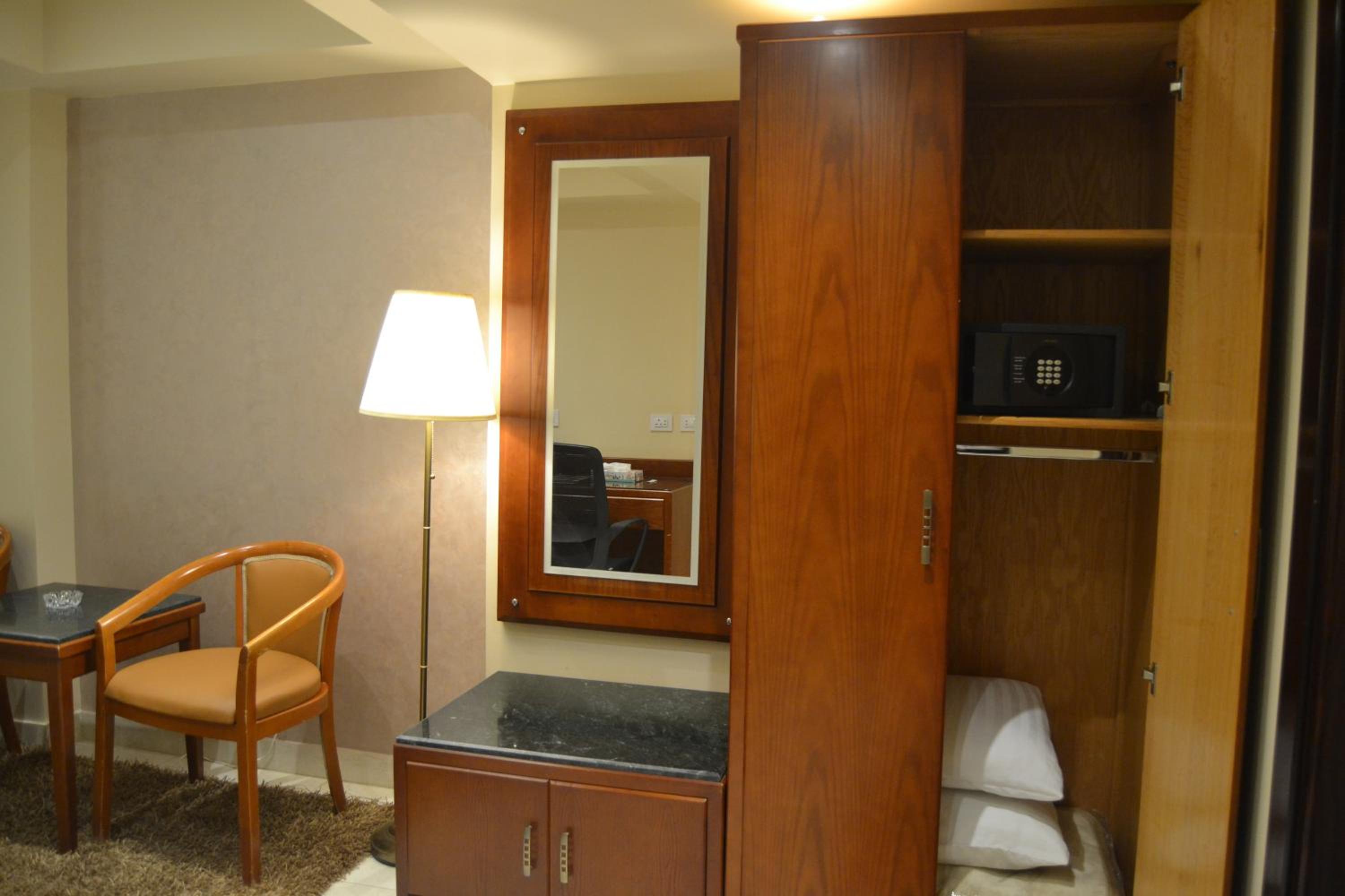 Deluxe Twin Room - Photo 9