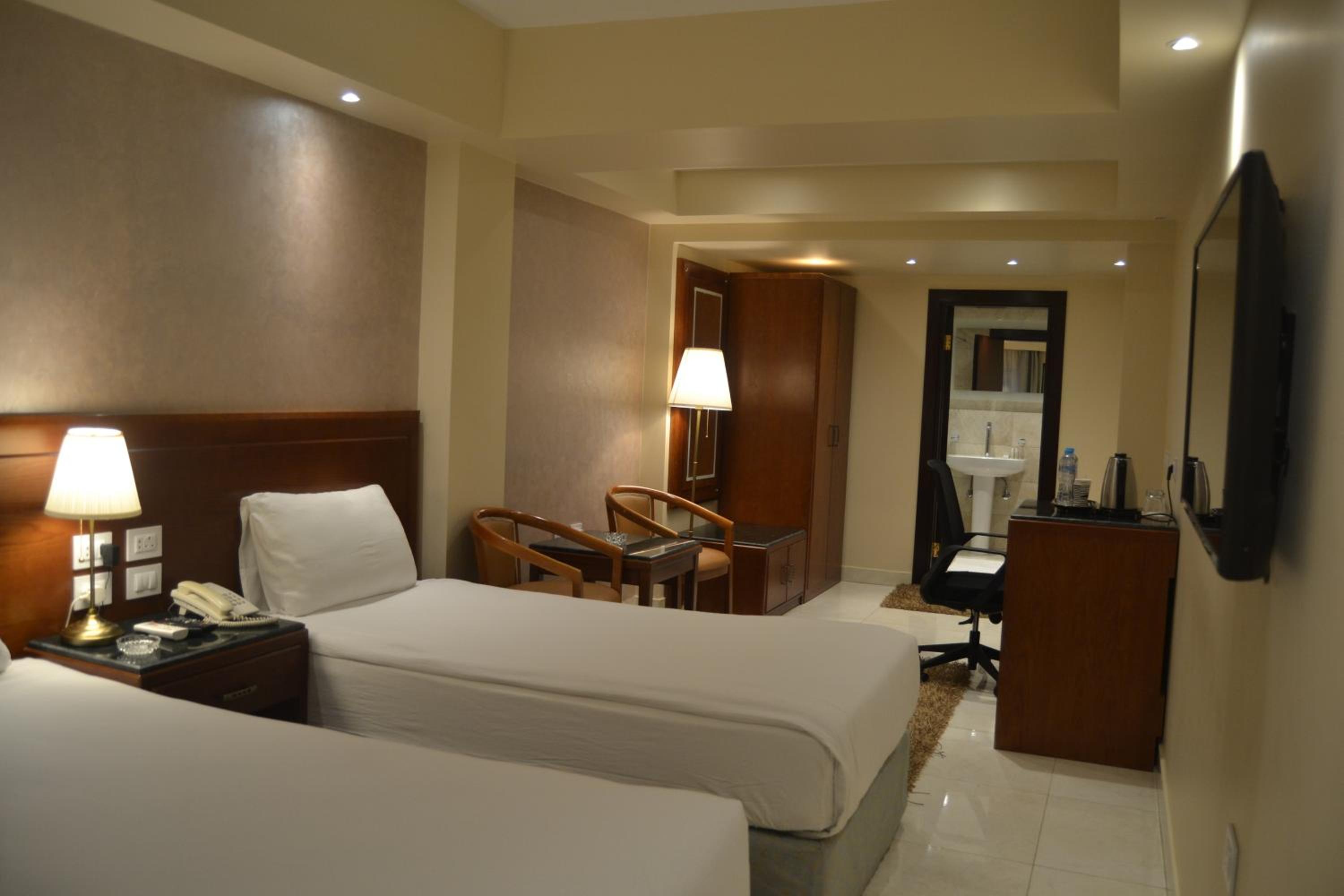 Deluxe Twin Room - Photo 10
