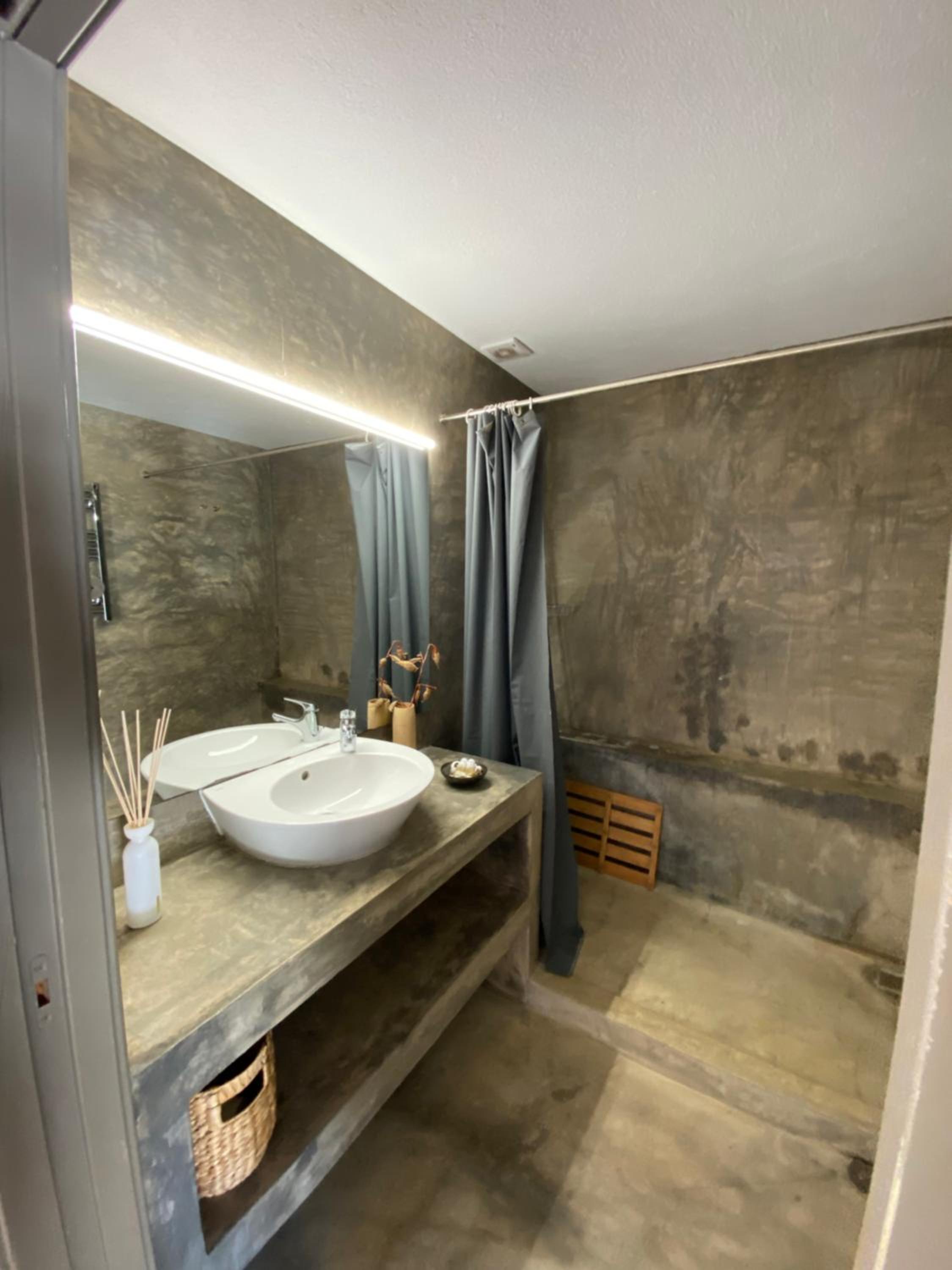 Two-Bedroom House (4 Adults) - Pet Friendly photo 2